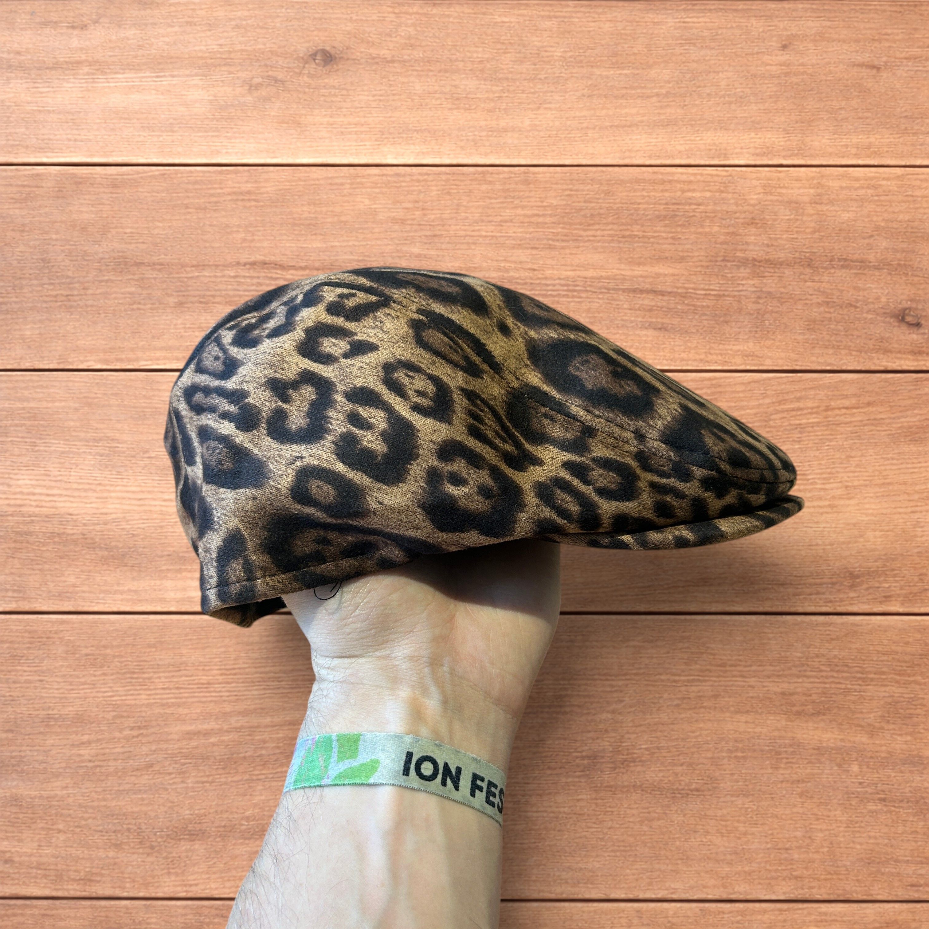 Japanese Brand Vintage style newsboy flat cap beret in leopard colour way.. Size ONE SIZE - 3 Thumbnail