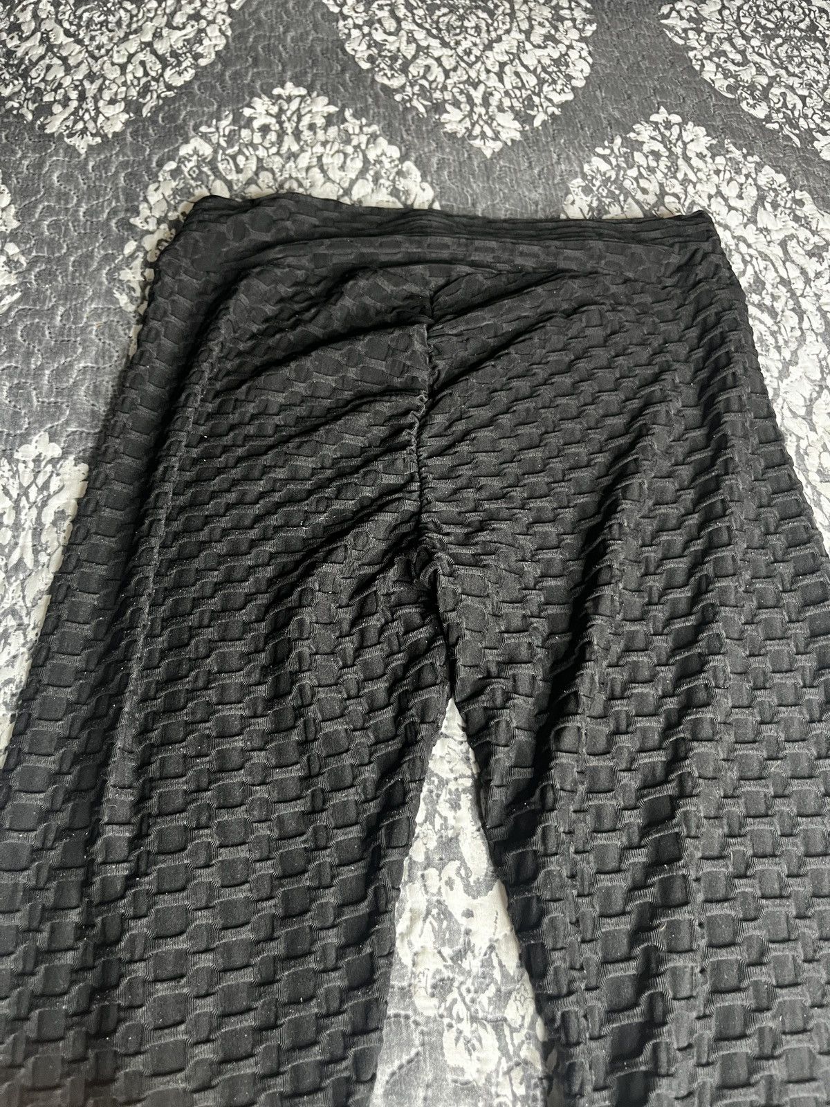 Other High-Rise Black Textured Leggings Size 42" / US 20 - 8 Thumbnail