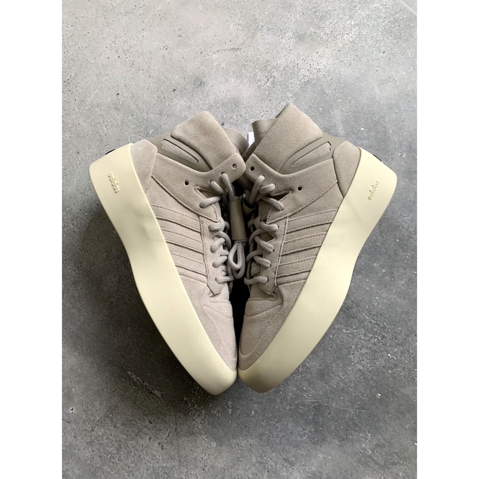Adidas ADIDAS x FEAR OF GOD ATHLETICS 86 HIGH SNEAKER US 9.5 UK 9 EU 43 1/3 Beige Men Sneaker Athletic Suede 2023 Fear of God Basketball Mid Top Shoes Size US 9 / EU 42 - 2 Thumbnail