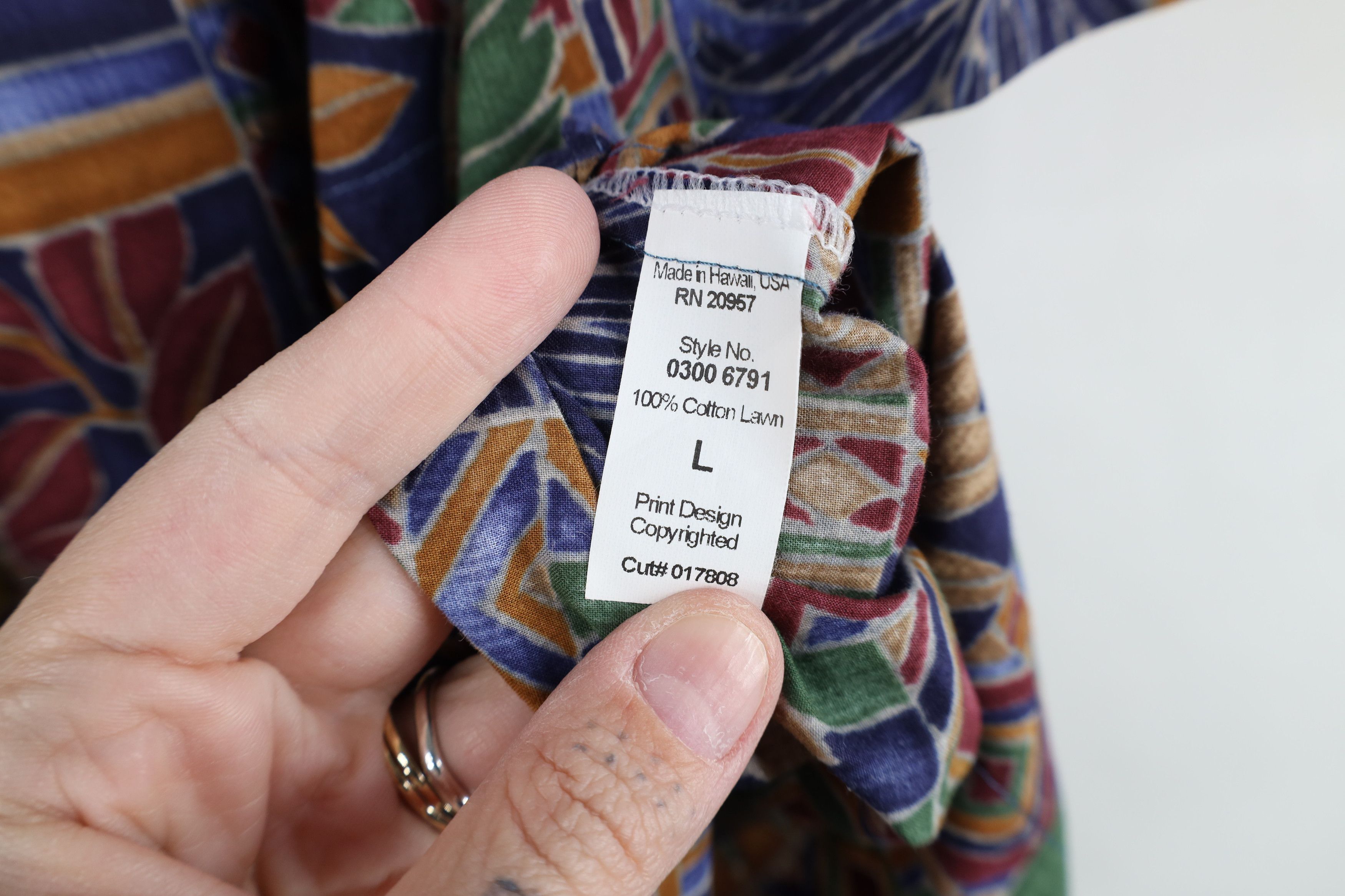 Vintage Vintage 90s Streetwear Rainbow Geometric Button Shirt Size US L / EU 52-54 / 3 - 8 Thumbnail