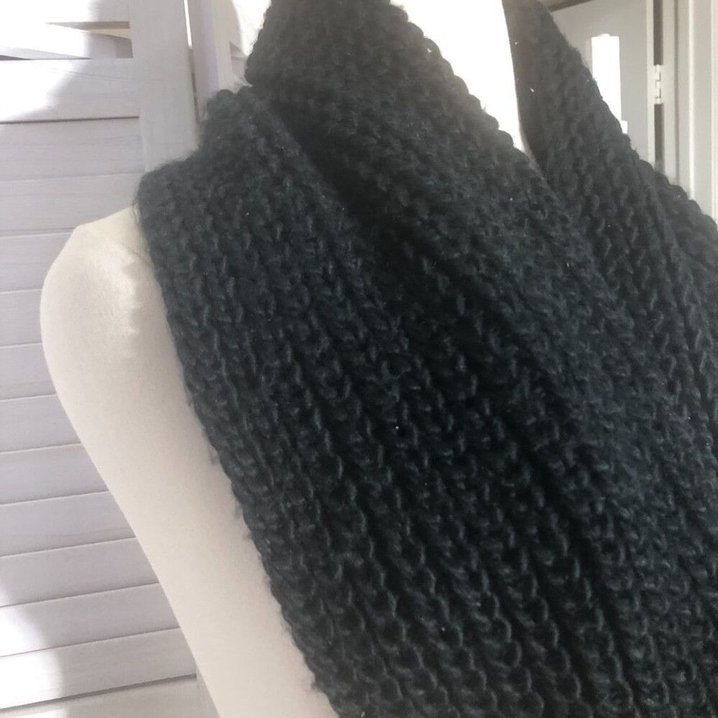 Vintage Black thick cable knit infinity scarf cozy chunky very warm Size ONE SIZE - 3 Thumbnail