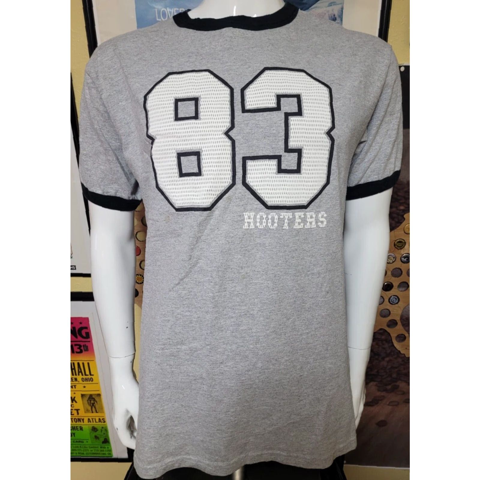 Vintage VINTAGE Hooters Columbus OH Ringer Jersey T Shirt Large NICE Wings Bar Restaurant Mens Gray 90s/Graphic/Nice Wings/Bar Theme T-Shirt AS Tees Size US L / EU 52-54 / 3 - 2 Thumbnail