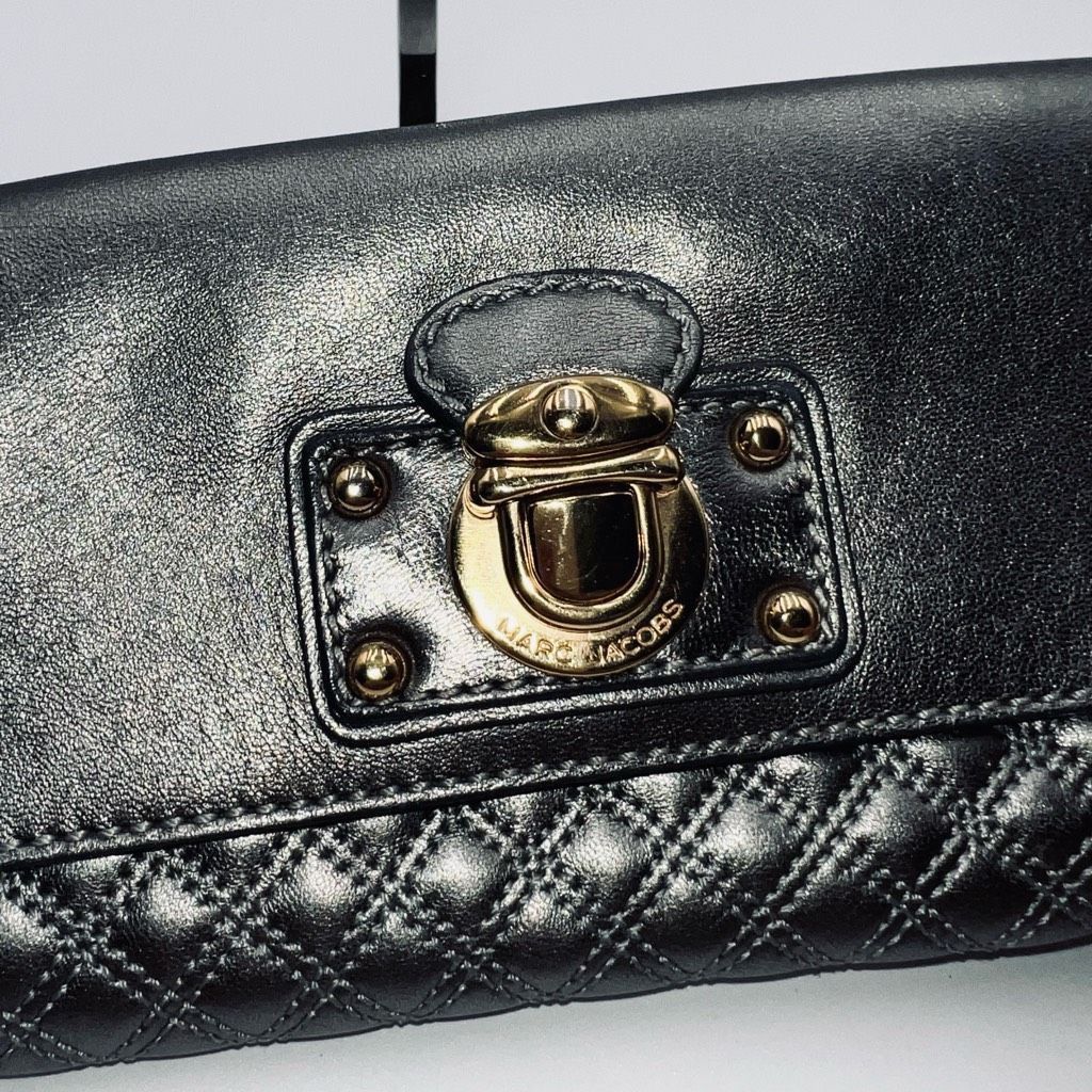 Marc Jacobs Marc Jacobs Made in Italy Metallic Quilted Leather Faux Lock Size ONE SIZE - 3 Thumbnail