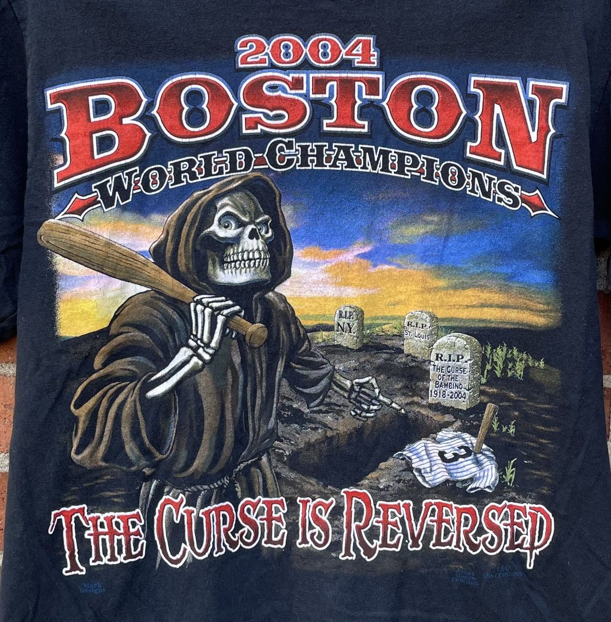 Anvil 2004 Red Sox World Champions T-Shirt The Curse Is Reversed Size US S / EU 44-46 / 1 - 3 Thumbnail