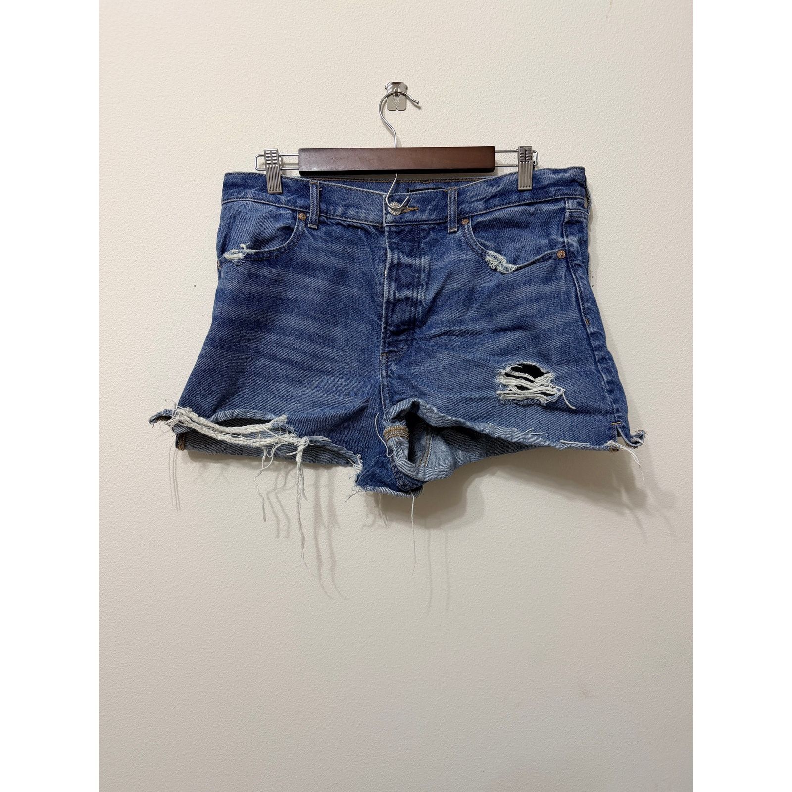 Express Express Women's Super High Wasted Mom Jean Shorts Sz 12 Size 34" / US 12 / IT 48 - 1 Thumbnail