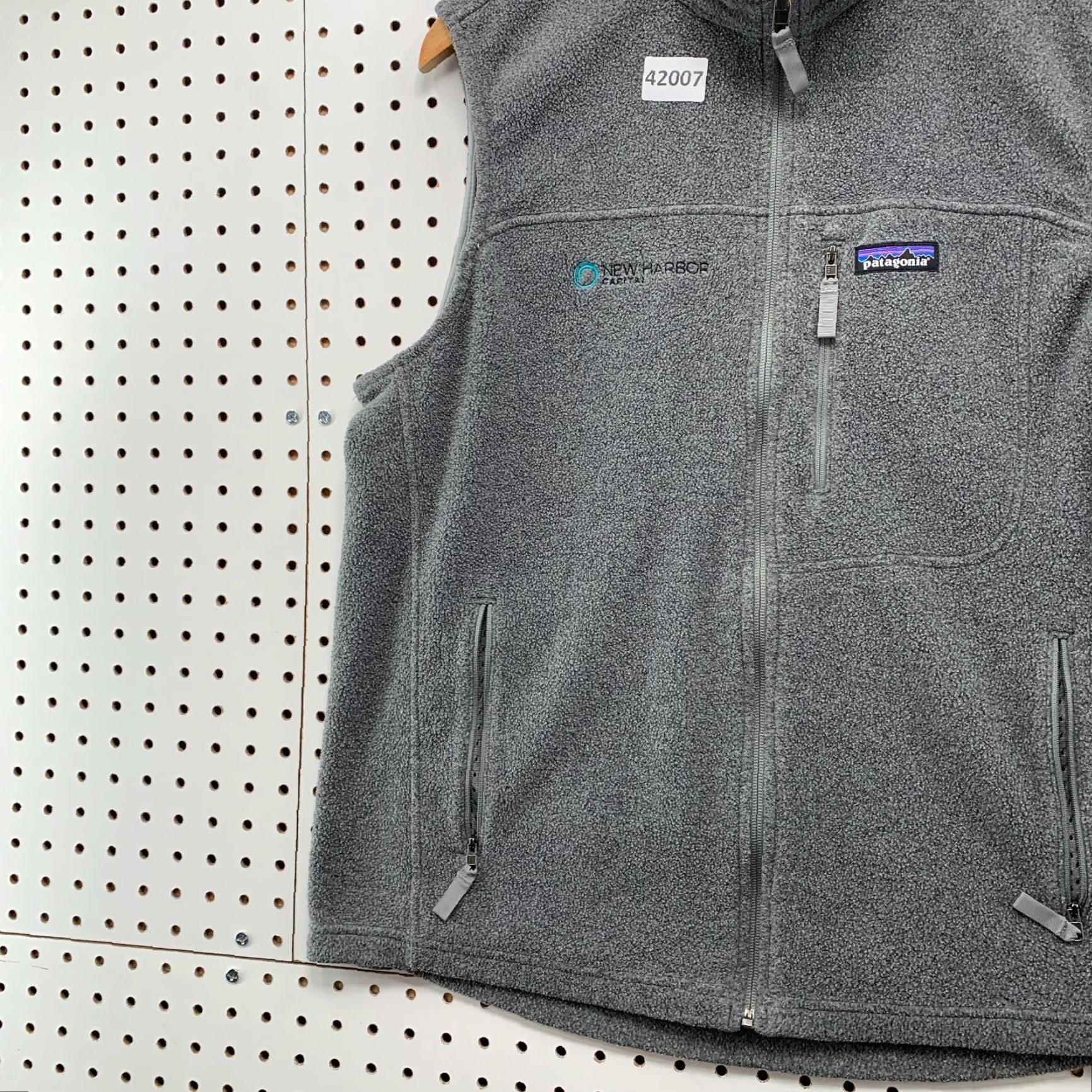 Patagonia Patagonia Synchila Fleece Vest Jacket Mens Large Gray Sleeveless 21x27.5 Size US L / EU 52-54 / 3 - 5 Thumbnail