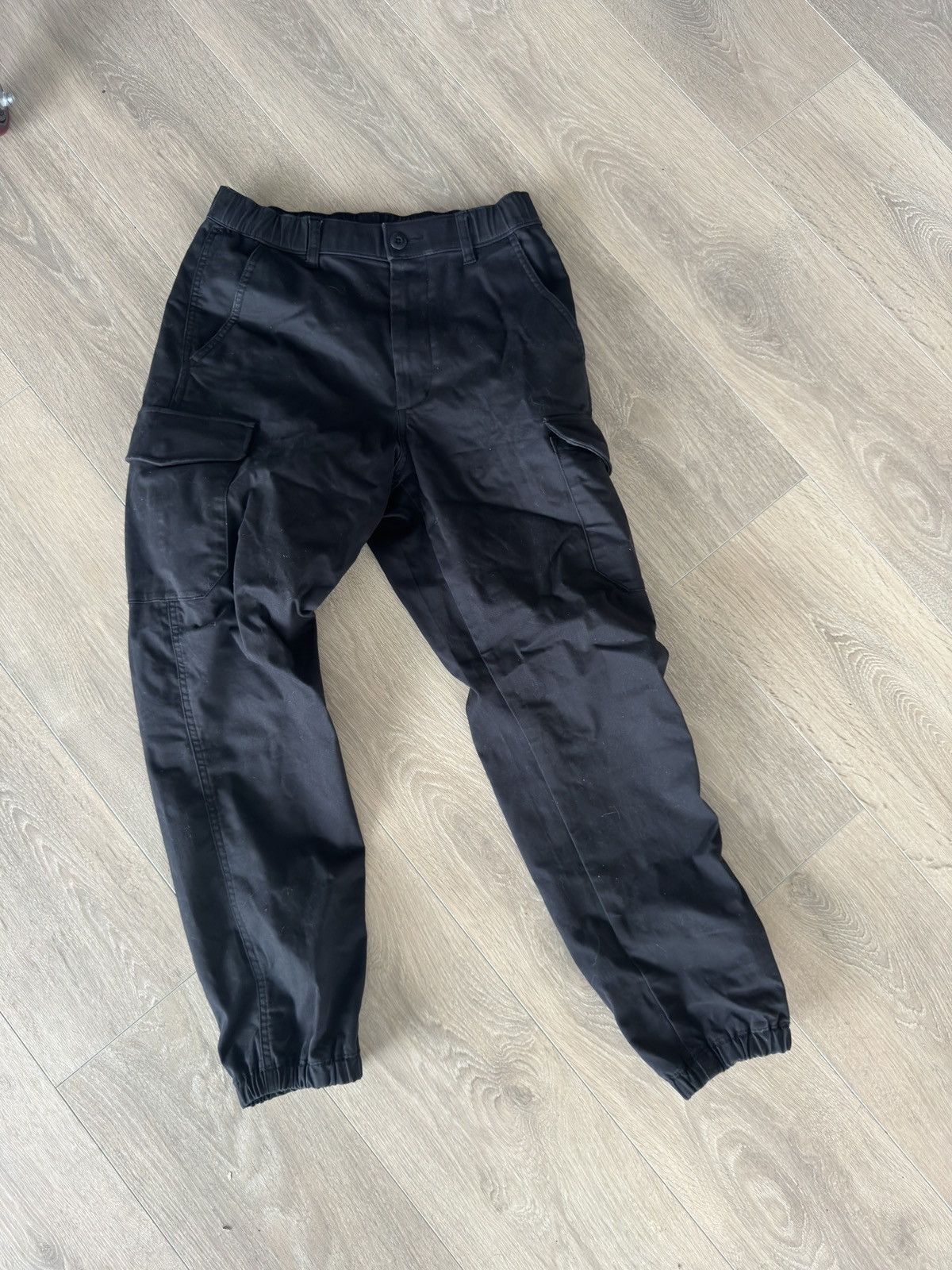 image of Undercover x Uniqlo Cargo Jogger Size Xs 26-29W 27” Inseam in Black, Men's