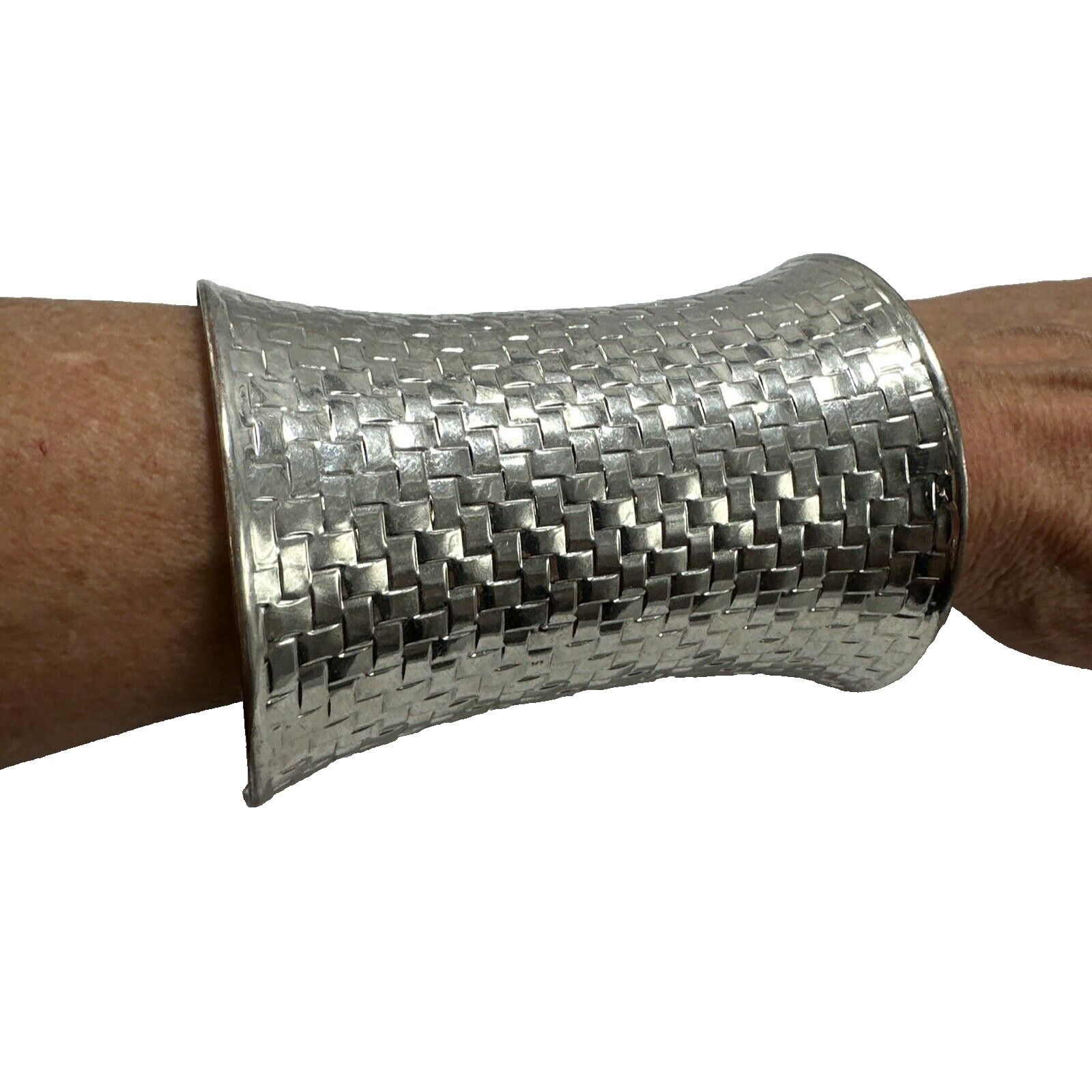 Other Fashion Basket Weave Bangle Cuff Adjustable Silver Tones Size ONE SIZE - 1 Thumbnail