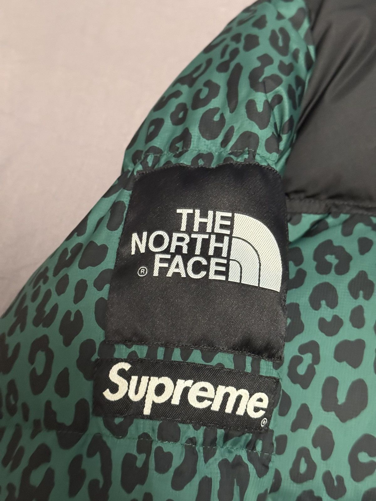 The North Face Supreme 11fw tnf north face Green leopard nuptse Jacket Size US S / EU 44-46 / 1 - 7 Thumbnail