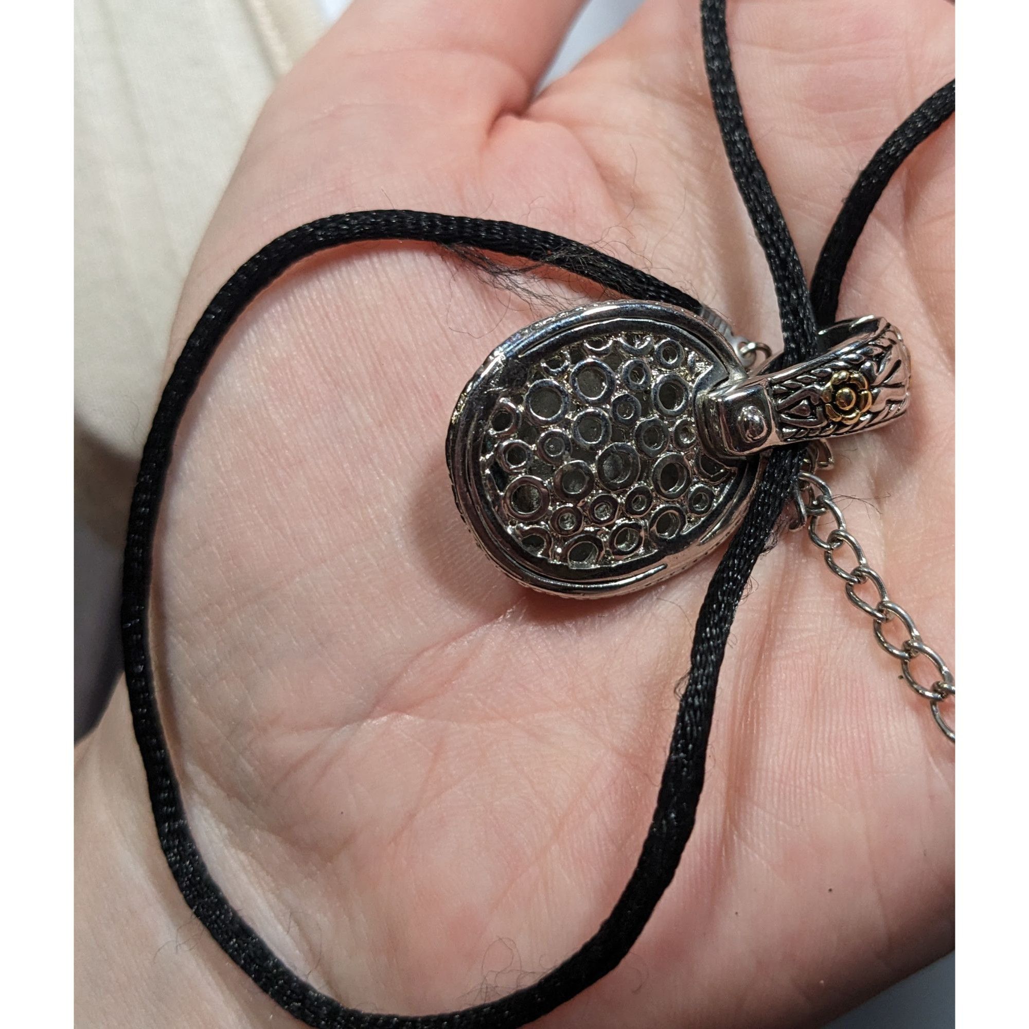 Other Elegant Fantasy Silver And Gold Tone Floral Pendant Necklace Size ONE SIZE - 7 Thumbnail