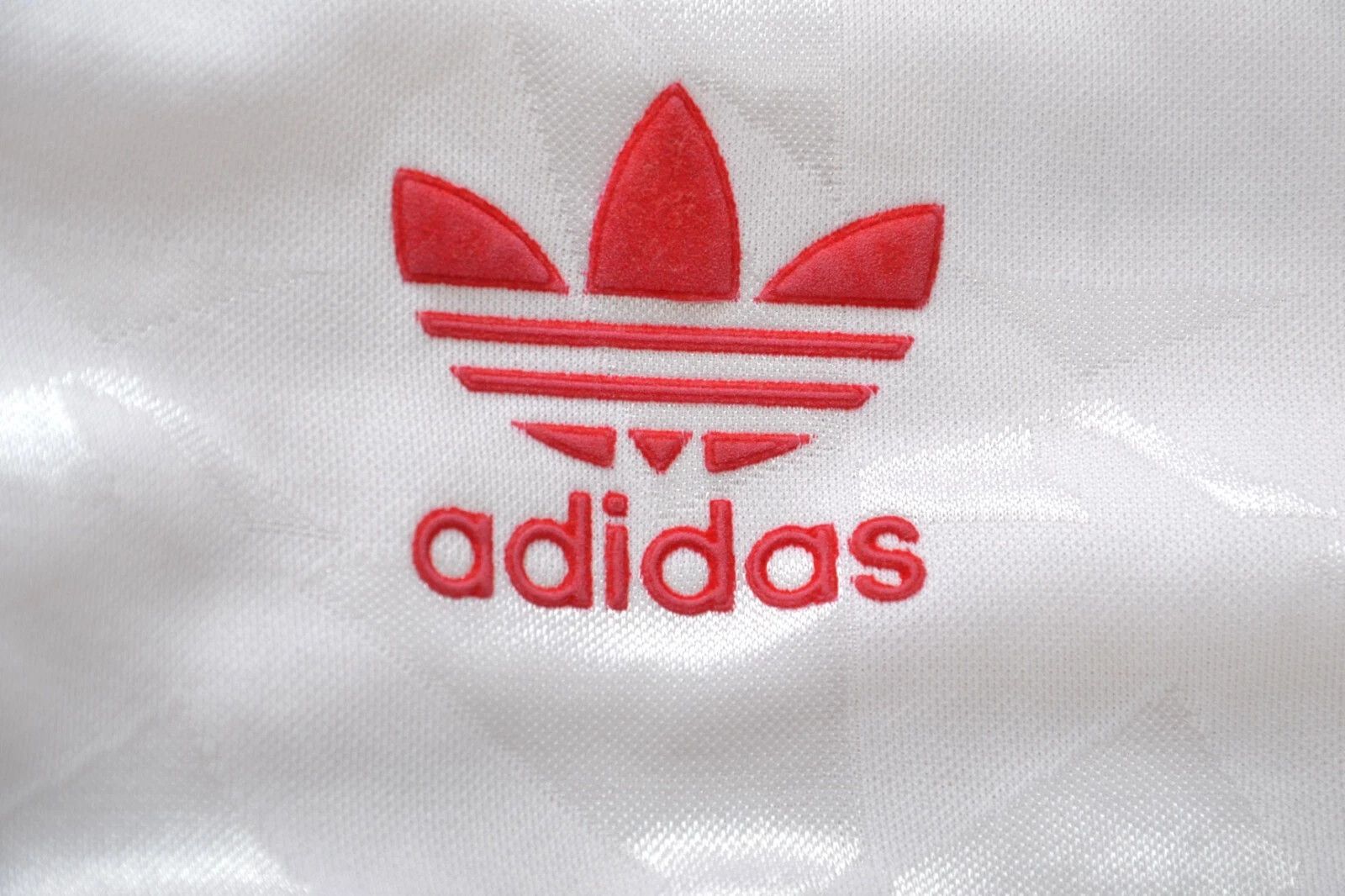 Adidas MANCHESTER UNITED 1991 EUROPEAN CUP FOOTBALL SHIRT ADIDAS S Size US S / EU 44-46 / 1 - 3 Thumbnail