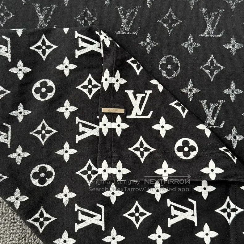 Louis Vuitton Louis Vuitton Full LOGO-printed gradient printed round nec Size US M / EU 48-50 / 2 - 6 Thumbnail