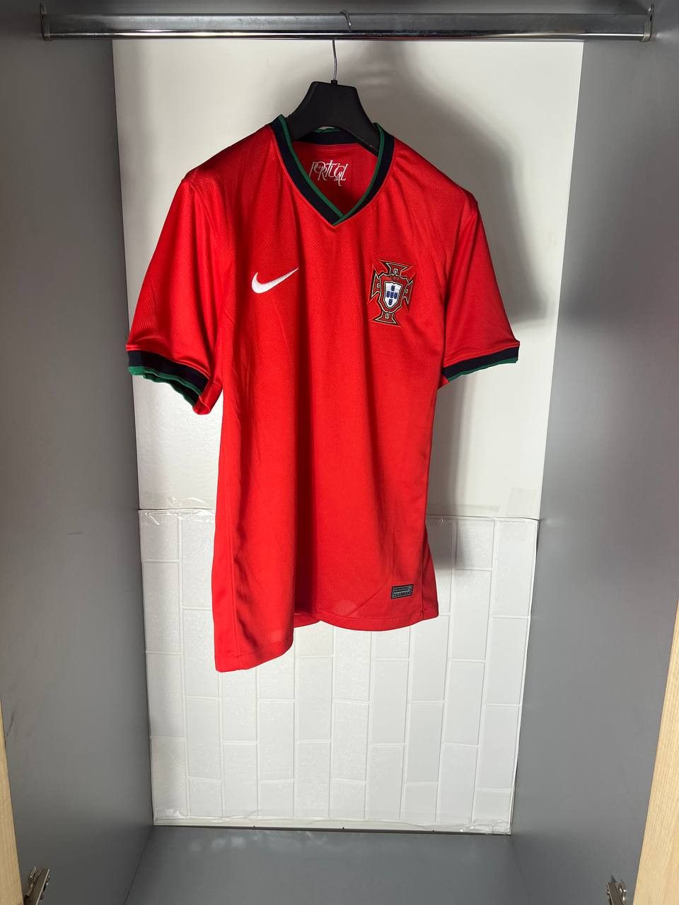 Vintage VERY RARE NIKE PORTUGAL SOCCER JERSEY RONALDO RETRO Y2K 90s Size US L / EU 52-54 / 3 - 3 Thumbnail