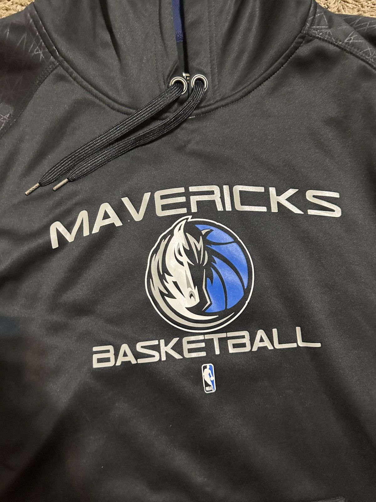 NBA Vintage NBA Dallas Mavericks hoodie 00s size 2XL Size US XXL / EU 58 / 5 - 2 Thumbnail