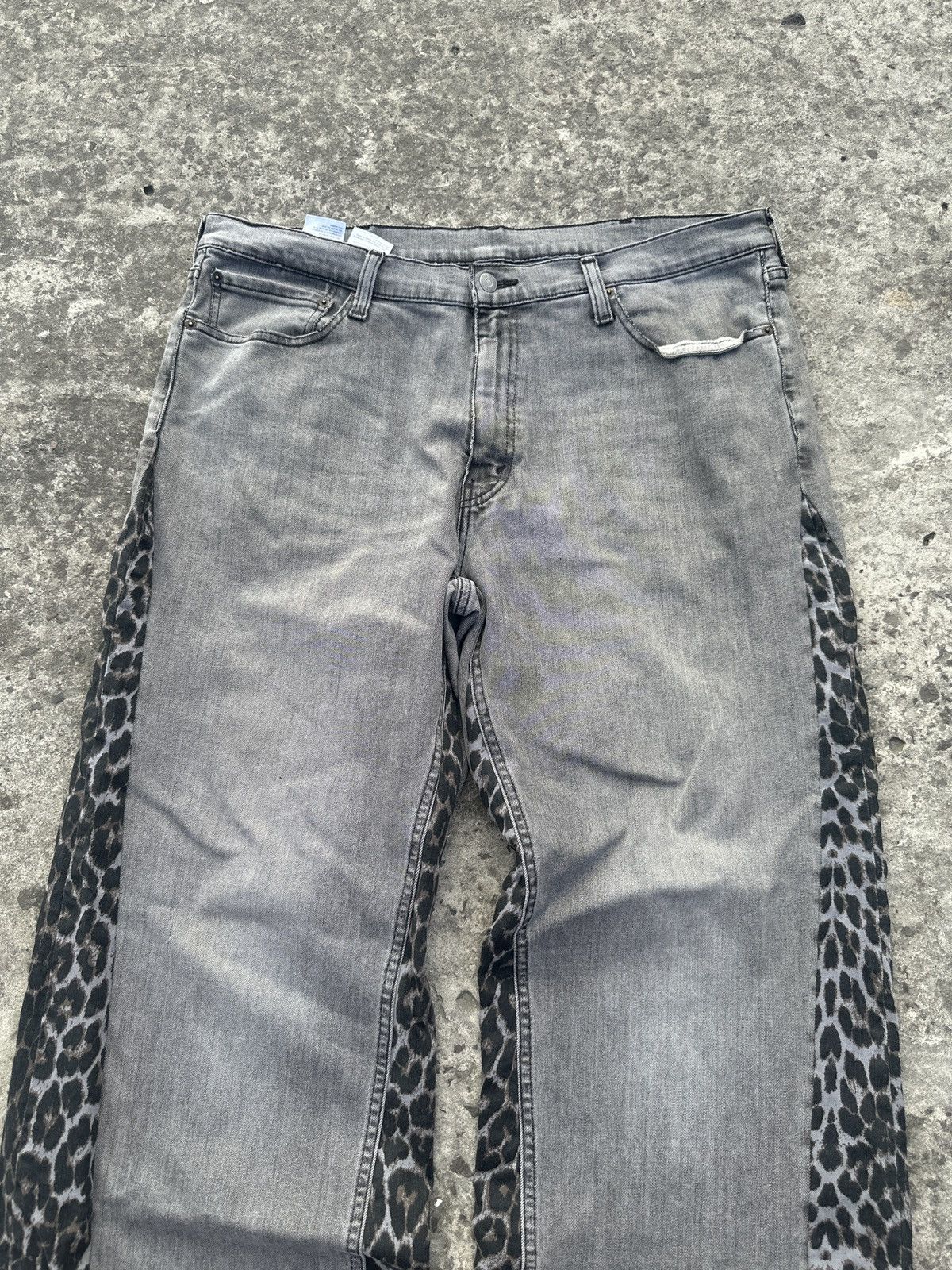 Levi's Y2K Vintage Levi’s Custom Leopard Super Baggy Style USA XXL Size US 37 - 3 Thumbnail