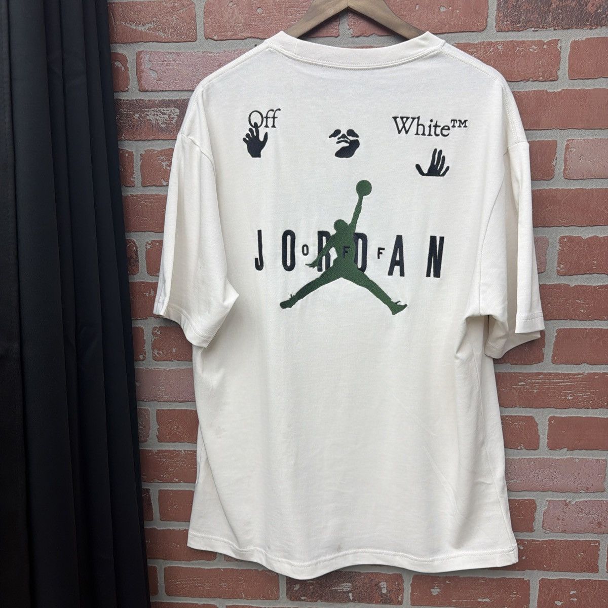Off-White OFF-WHITE X Jordan Logo T-shirt Sail Size L Brand new Size US L / EU 52-54 / 3 - 1 Thumbnail