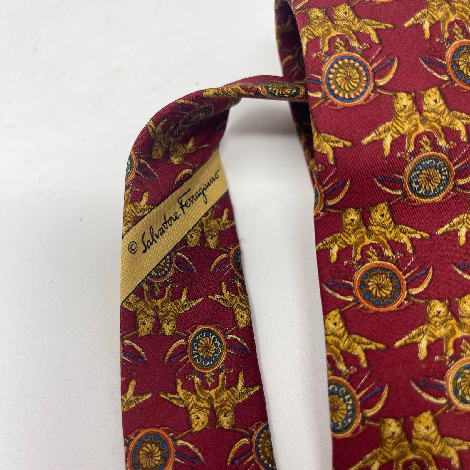 Salvatore Ferragamo Vintage Salvatore Ferragamo red and gold silk tie Size ONE SIZE - 3 Thumbnail