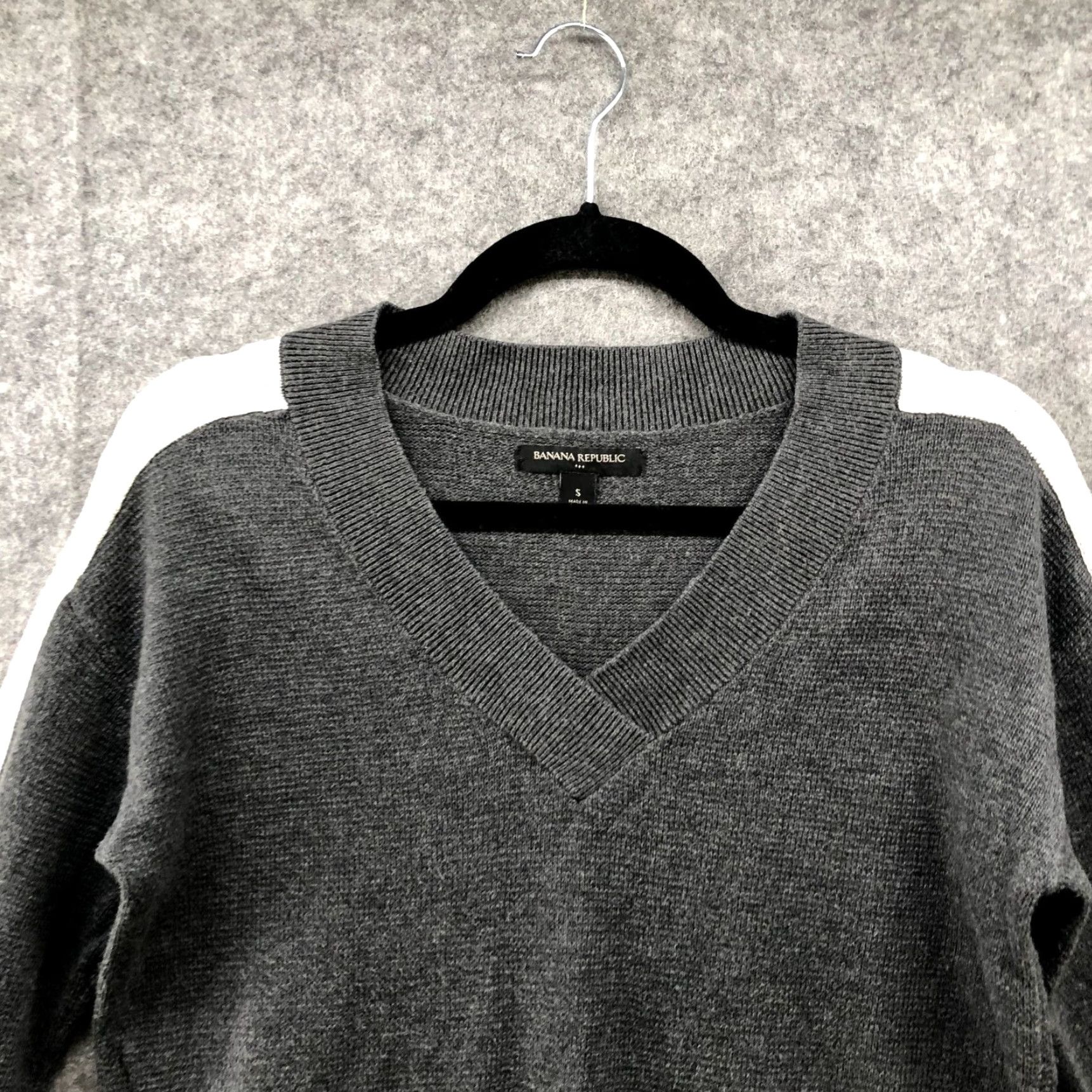 Banana Republic Banana Republic V-Neck Sweater Womens S Gray Cotton Blend Stretch Long Sleeve Pullover Size S / US 4 / IT 40 - 3 Thumbnail