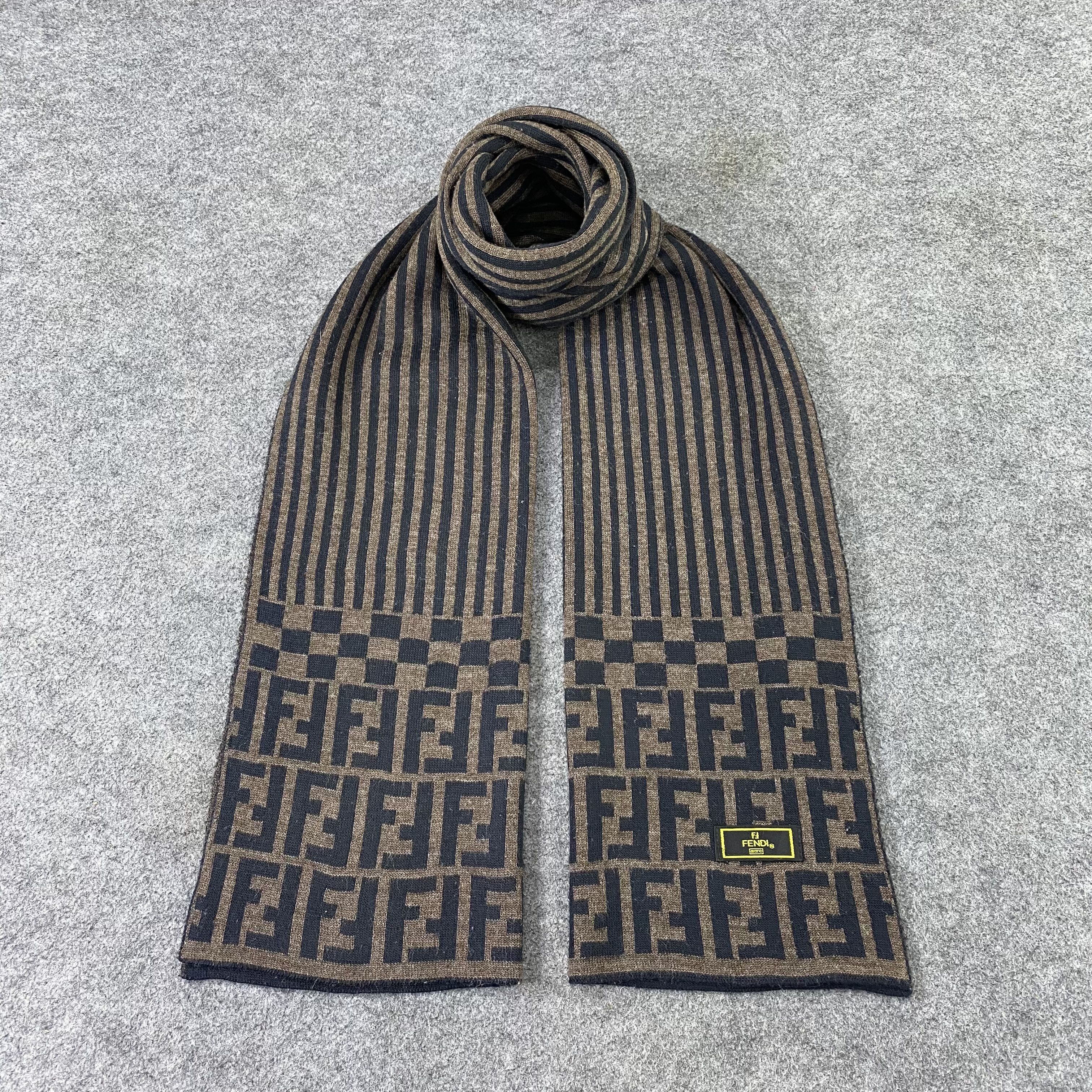 Fendi Fendi Muffler / Scarf / Neckwear - T1342 Size ONE SIZE - 1 Thumbnail