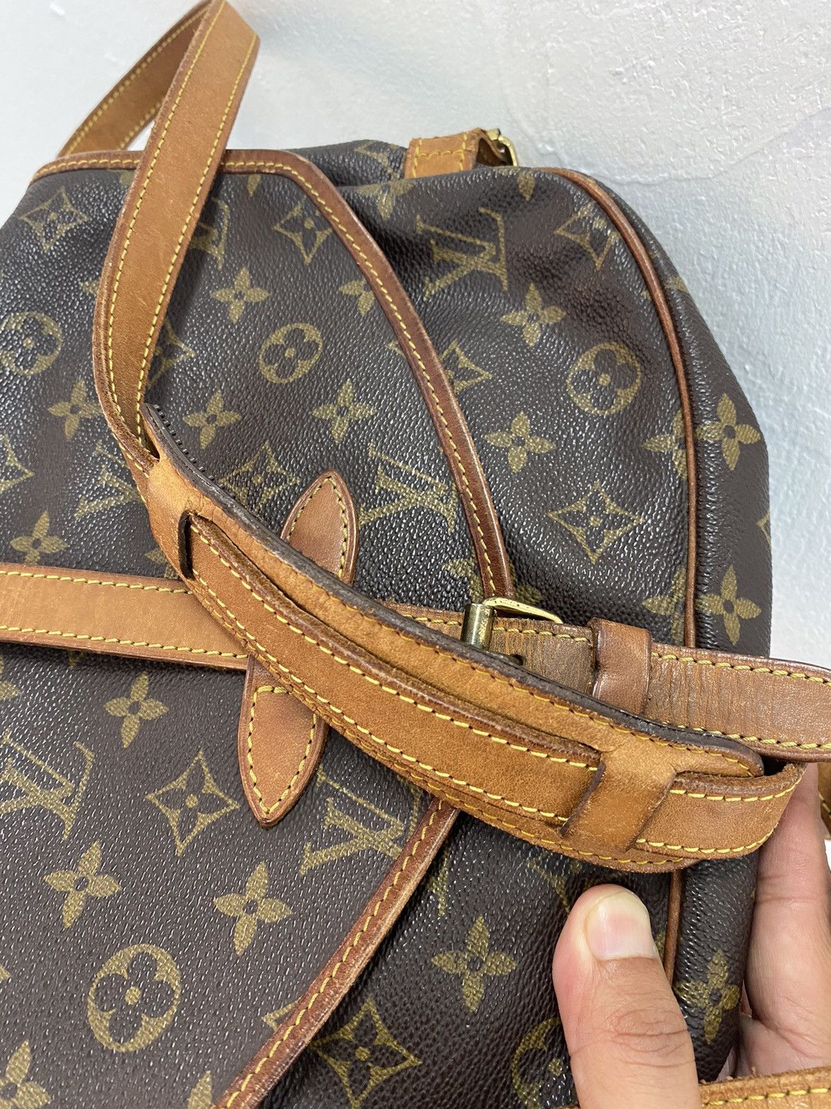 Louis Vuitton Authentic Vintage Louis Vuitton Monogram Saumur 30 Crossbody Size ONE SIZE - 11 Thumbnail