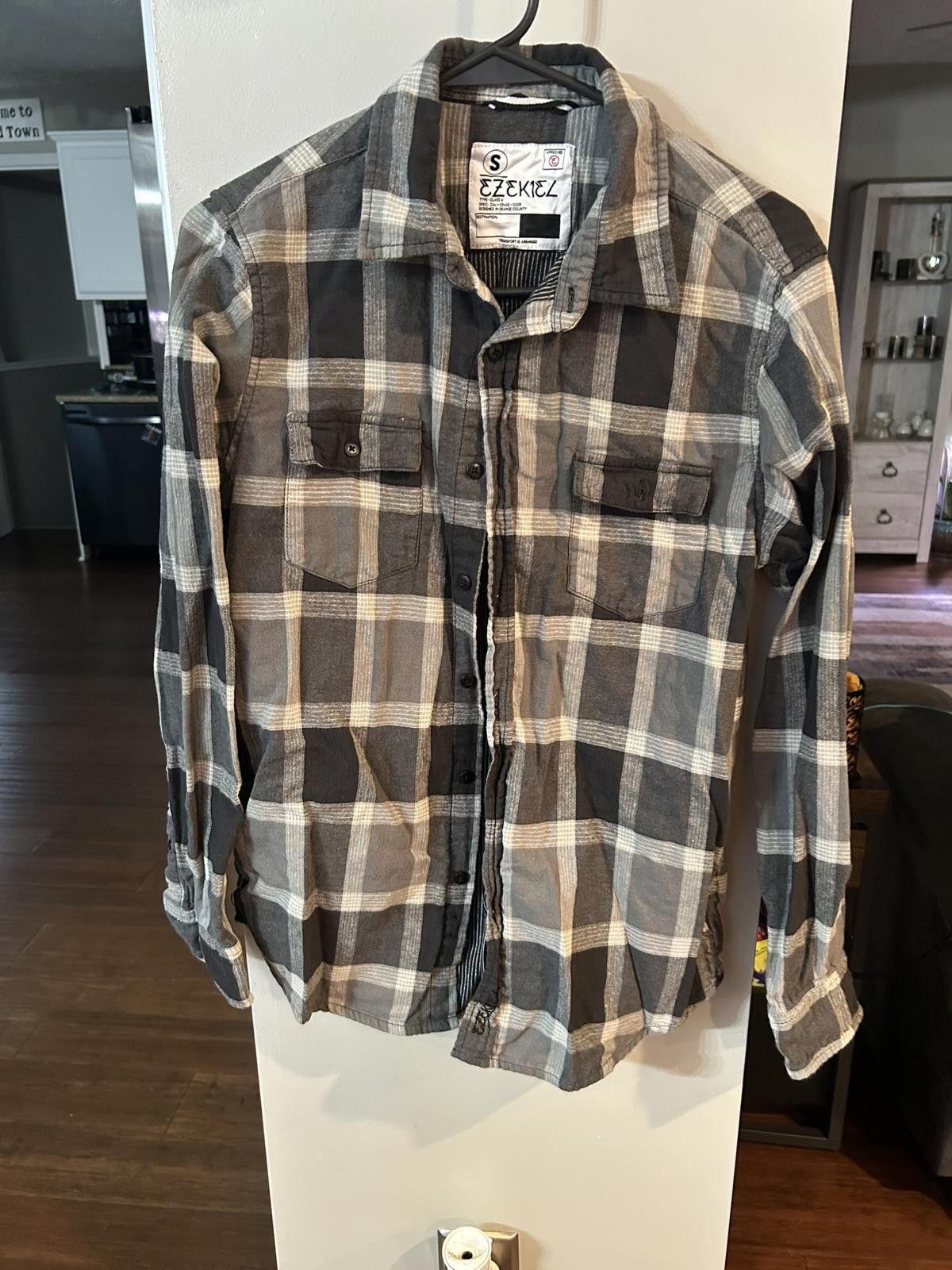 Ezekiel Ezekiel Men's Small Gray and Beige Plaid Button-Up Shirt Size US S / EU 44-46 / 1 - 1 Thumbnail