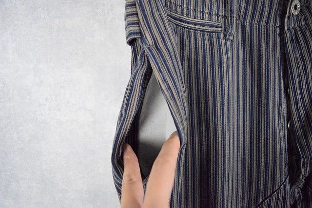 Cropped Pants Striped Pattern Tapered Pants Cinch Back Black