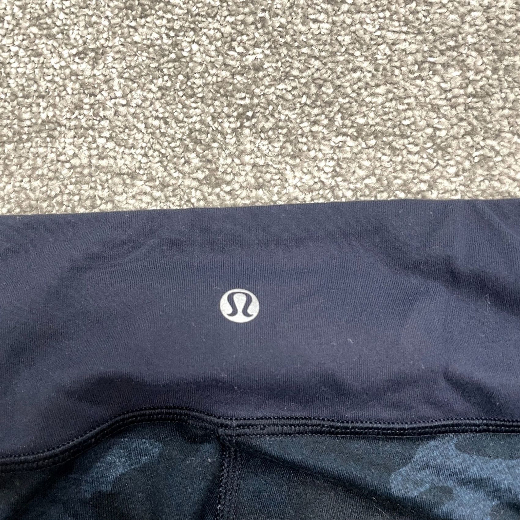 Lululemon VINTAGE Lululemon Camo Cropped Leggings Womens 8 Blue Camouflage Active Athletic 28x21 Size 30" / US 8 / IT 44 - 4 Thumbnail
