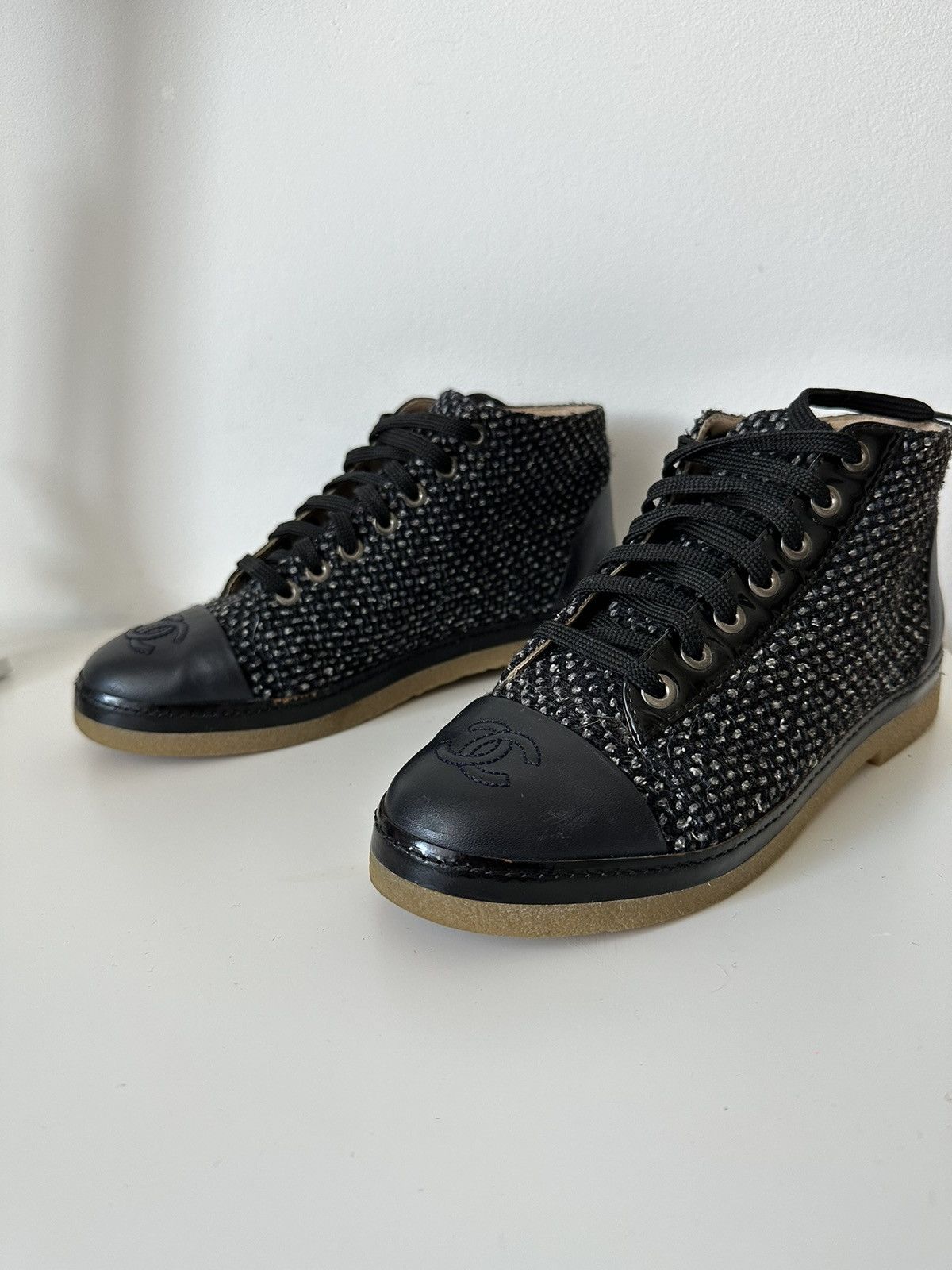 Chanel Chanel Tweed Leather Cap Toe CC Logo Lace Up Ankle Boots Size US 6 / IT 36 - 5 Thumbnail