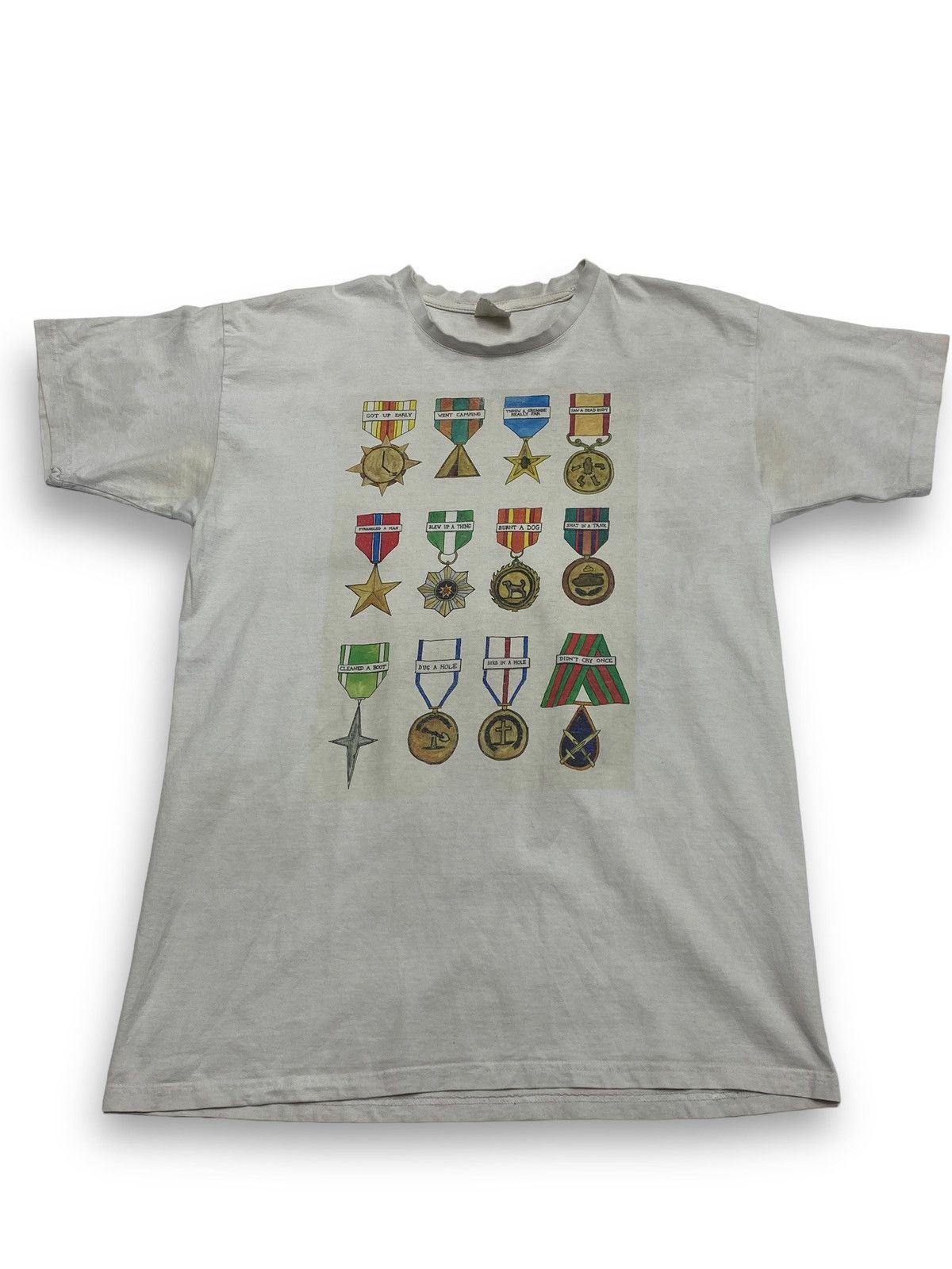 Vintage Vintage FUN JOKES MEDALS PINS White Faded T Shirt Size US S / EU 44-46 / 1 - 1 Thumbnail