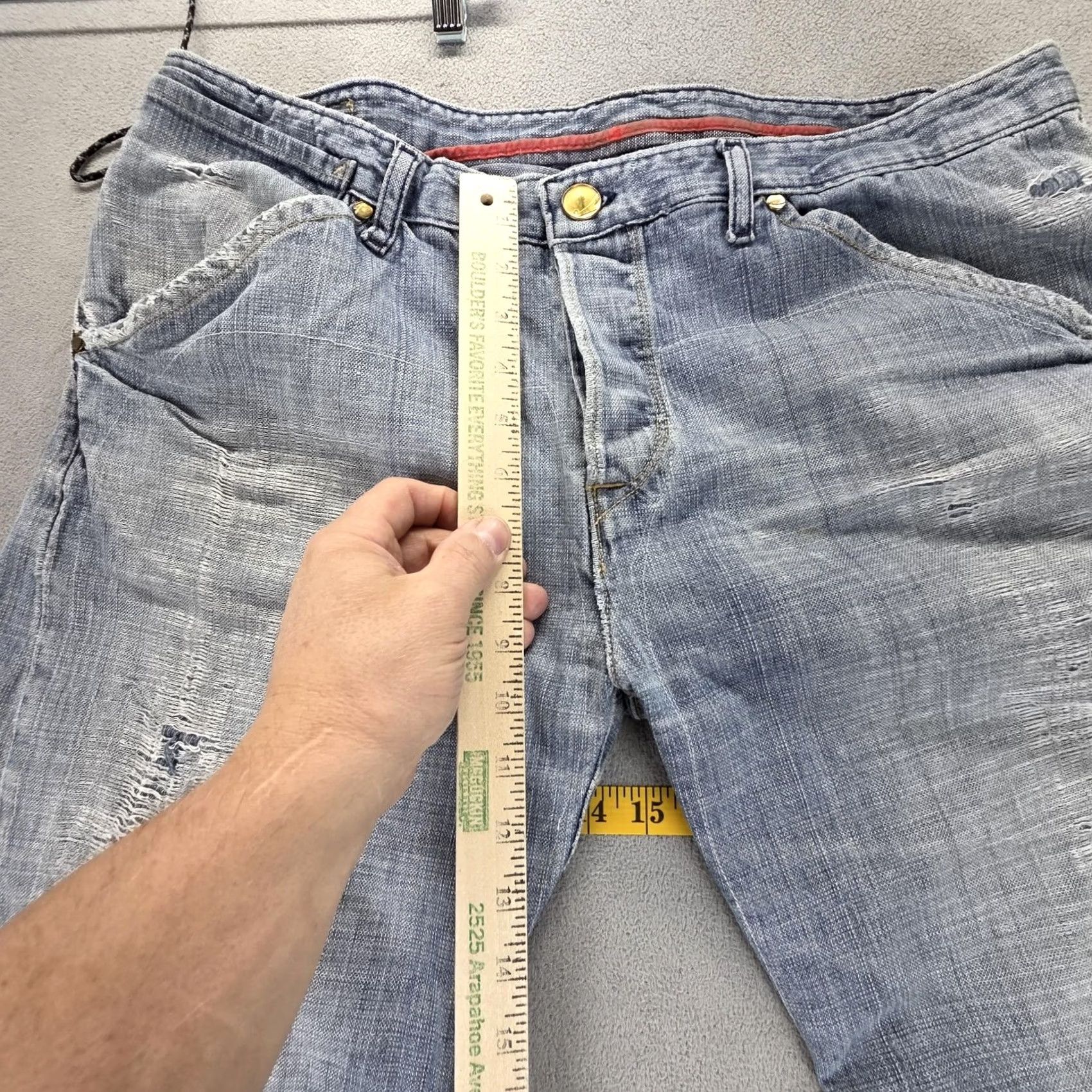 Levi's VINTAGE Levis Jeans Mens Blue Light Wash Twisted Baggy Fits 34x27 Light Denim Distressed Pockets 34 Mens Jeans Size US 34 / EU 50 - 7 Thumbnail