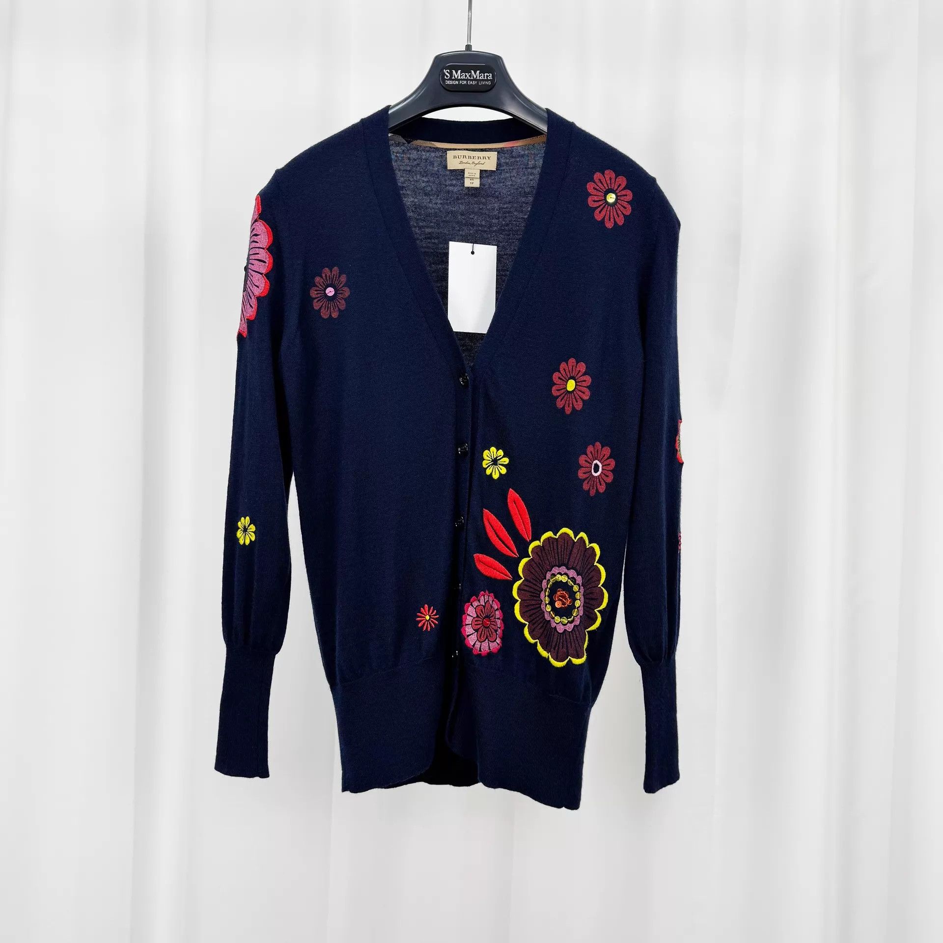 Burberry Burberry Embroidered Floral Sequin Wool Knit Cardi XS Size XS / US 0-2 / IT 36-38 - 1 Thumbnail