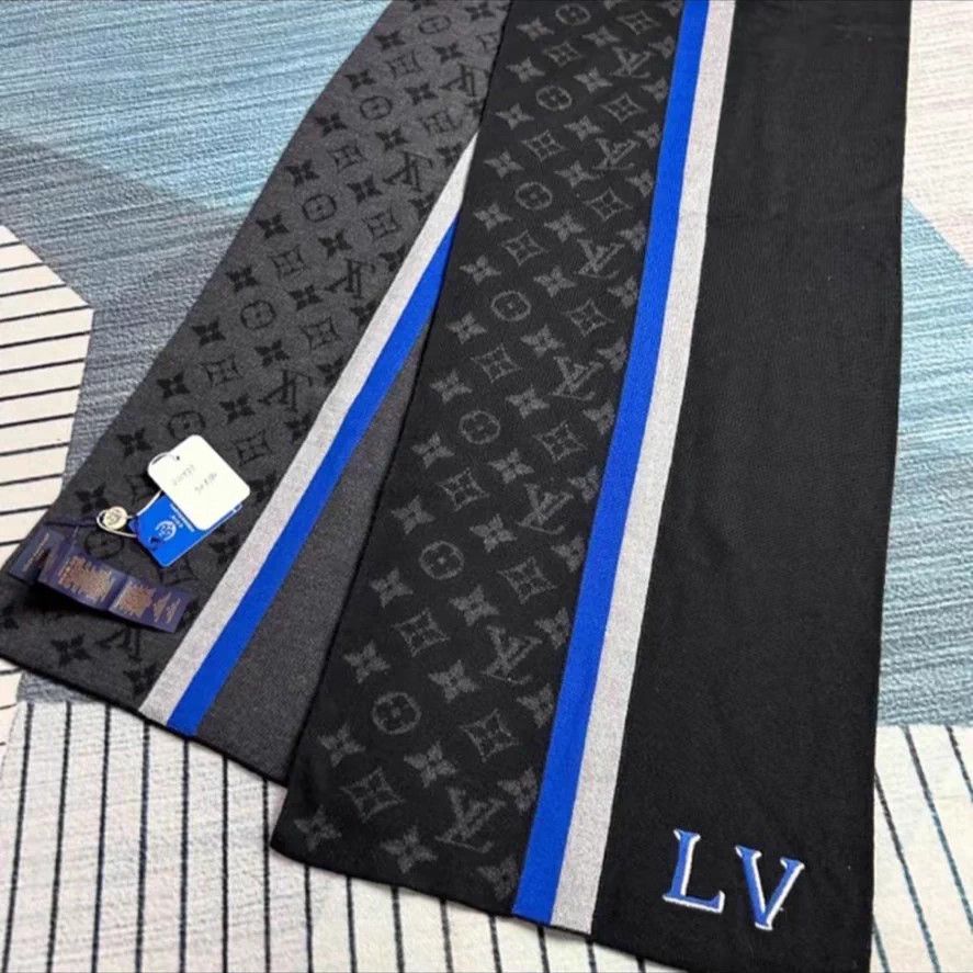 Louis Vuitton Louis Vuitton monogram silk scarf Size ONE SIZE - 1 Thumbnail