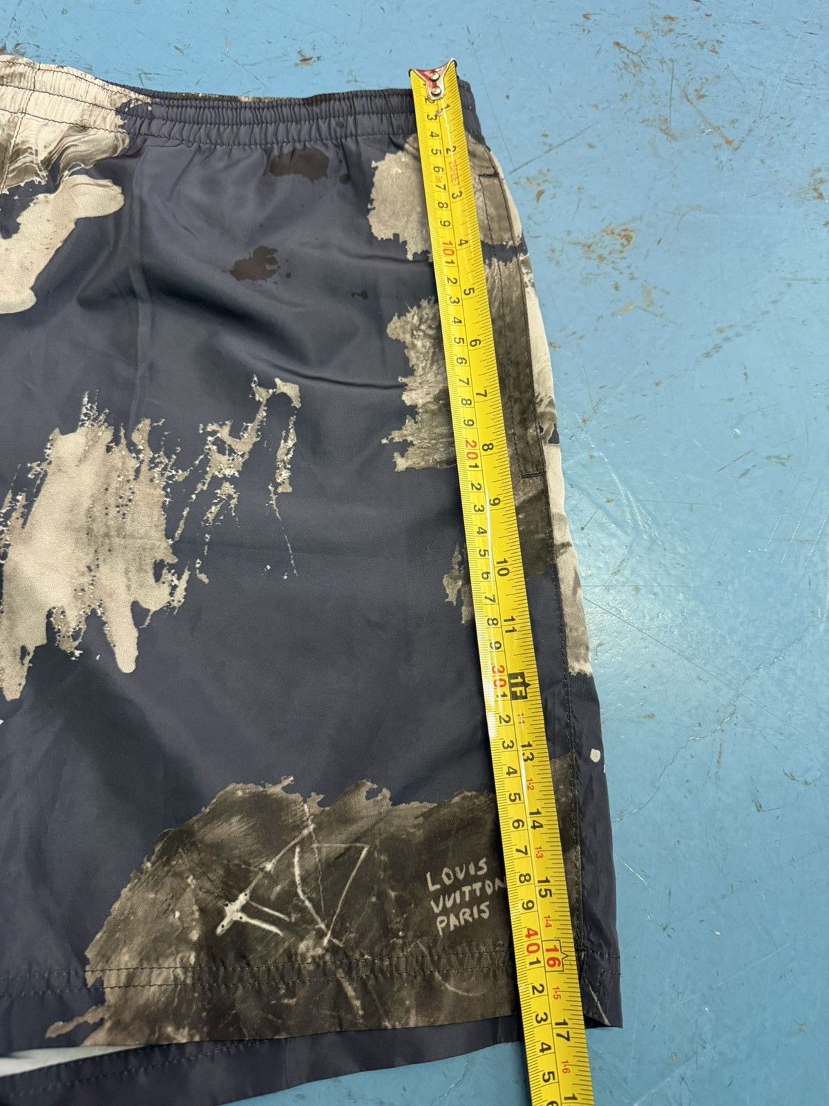 Louis Vuitton LOUIS VUITTON SWIM SHORTS Size US 34 / EU 50 - 5 Thumbnail