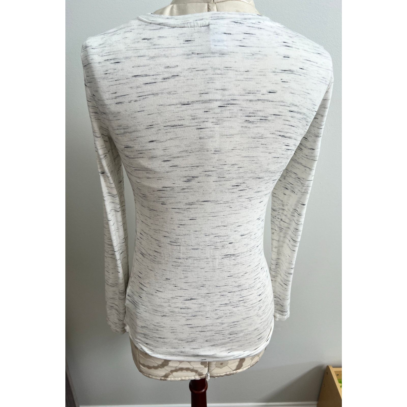 Old Navy Old Navy Women's Casual Long Sleeve Fitted Tshirt XS Size XS / US 0-2 / IT 36-38 - 4 Thumbnail