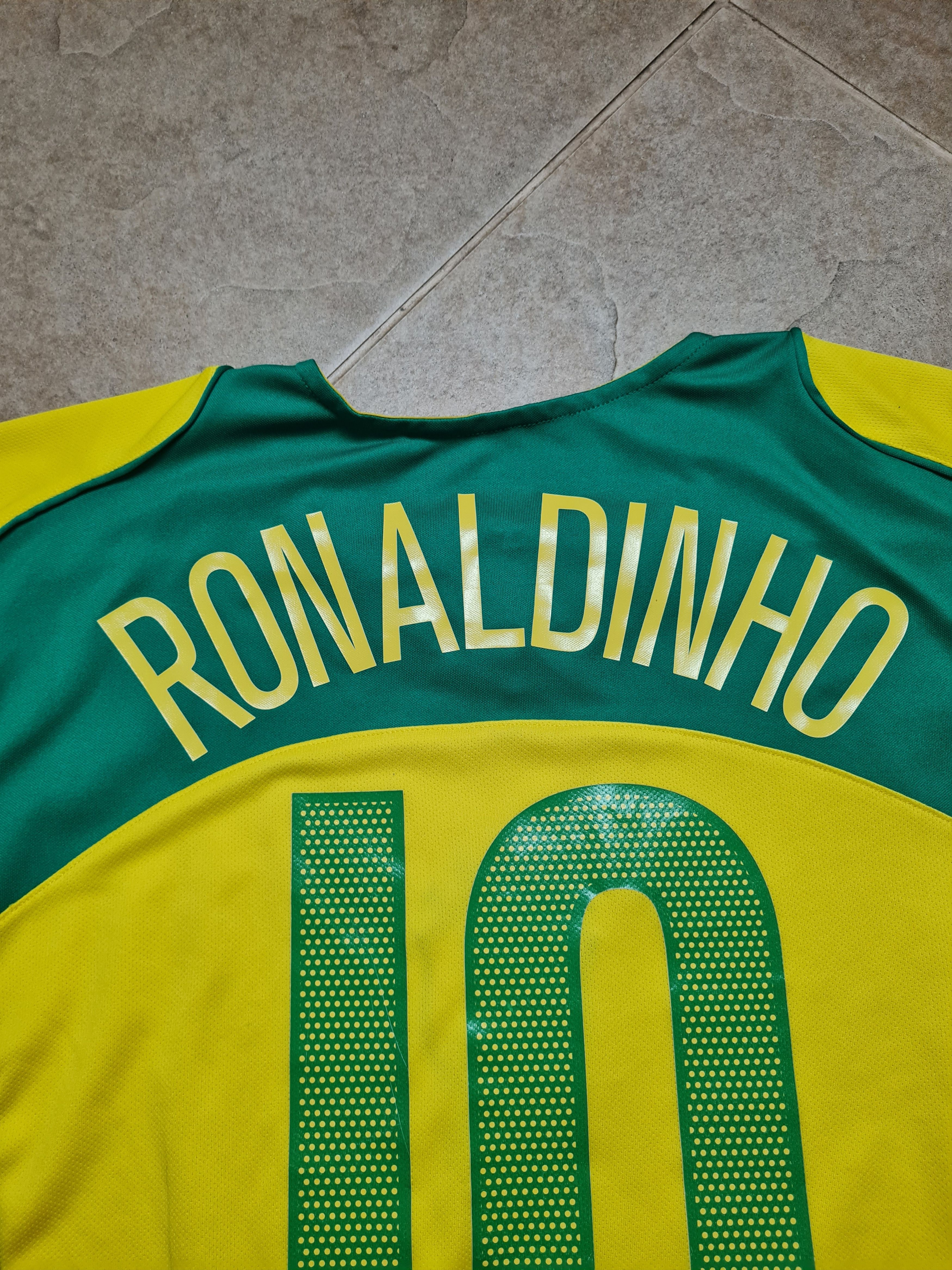 Nike NIKE Brazil 2004 #10 Ronaldinho Vintage Soccer Shirt Size US L / EU 52-54 / 3 - 20 Thumbnail