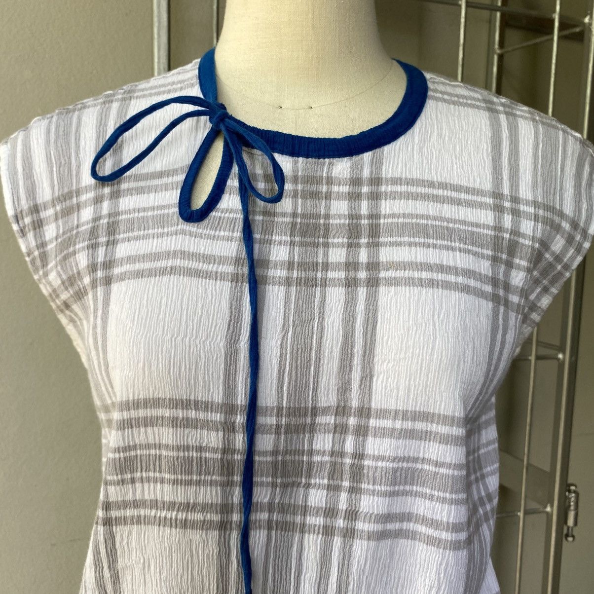 Tsumori Chisato Tsumori Chisato Blue Trim Bow Tie Sleeveless Blouse Size M / US 6-8 / IT 42-44 - 7 Thumbnail