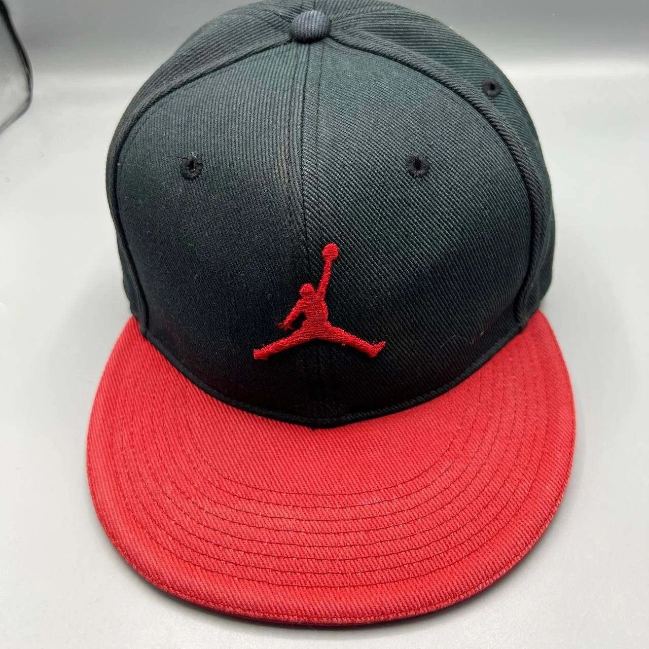 Jordan Brand Air Jordan Hat Men 7 3/8 Embroidered Logo Jumpman Fitted Cap Size ONE SIZE - 1 Thumbnail