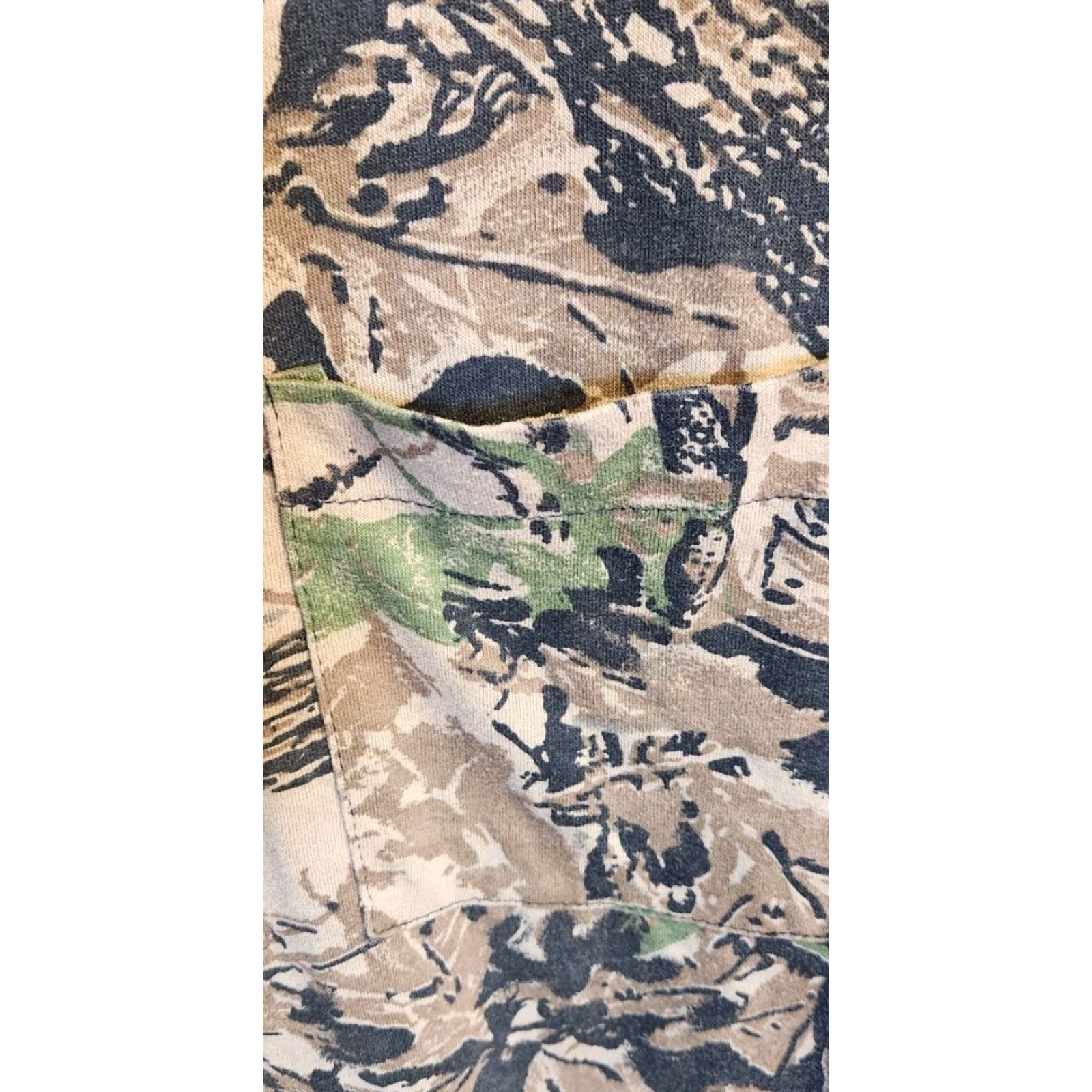 Realtree LIBERTY Realtree Camo Pocket T Shirt Long Sleeve Men's 2XL Vintage USA MADE Shirt XXL Camouflage Pocket T-Shirt 90s Mens Size US XXL / EU 58 / 5 - 5 Thumbnail