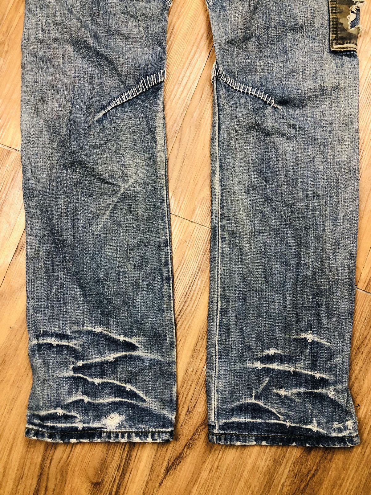 Twenty TWENTY WORKS Distressed Camo Jeans (38) Size US 31 - 15 Thumbnail