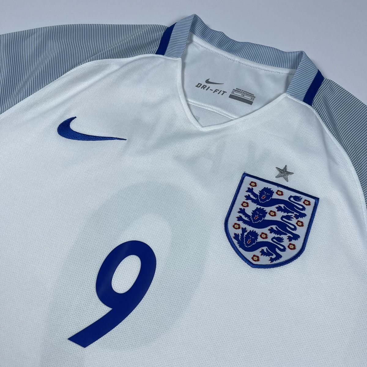 Nike Nike England Harry Kane #9 Soccer Jersey Size US XL / EU 56 / 4 - 6 Thumbnail