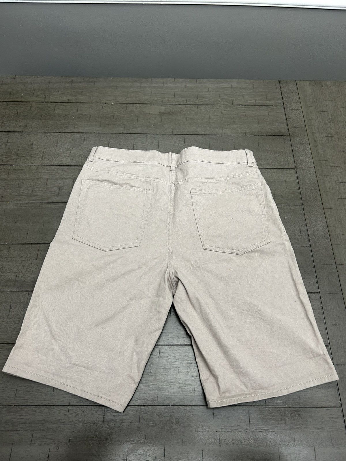 H&M Tan H&M Slim Fit Shorts Size US 32 / EU 48 - 2 Thumbnail