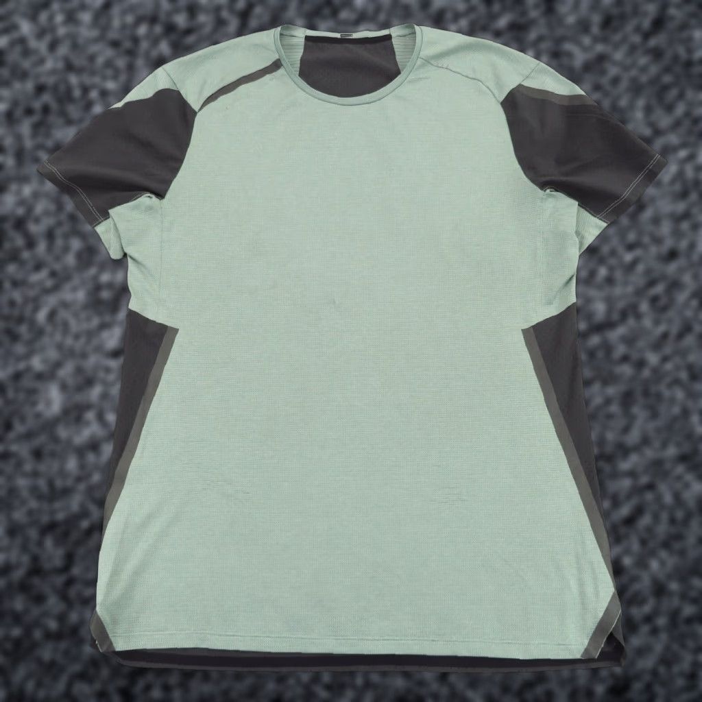 Lululemon Lululemon Shirt Mens Medium Mint Green Charcoal Gray Fast and Free Running Top Shirt Mens Medium Mint Green Charcoal Gray Fast and Free Running Top Size US M / EU 48-50 / 2 - 1 Thumbnail