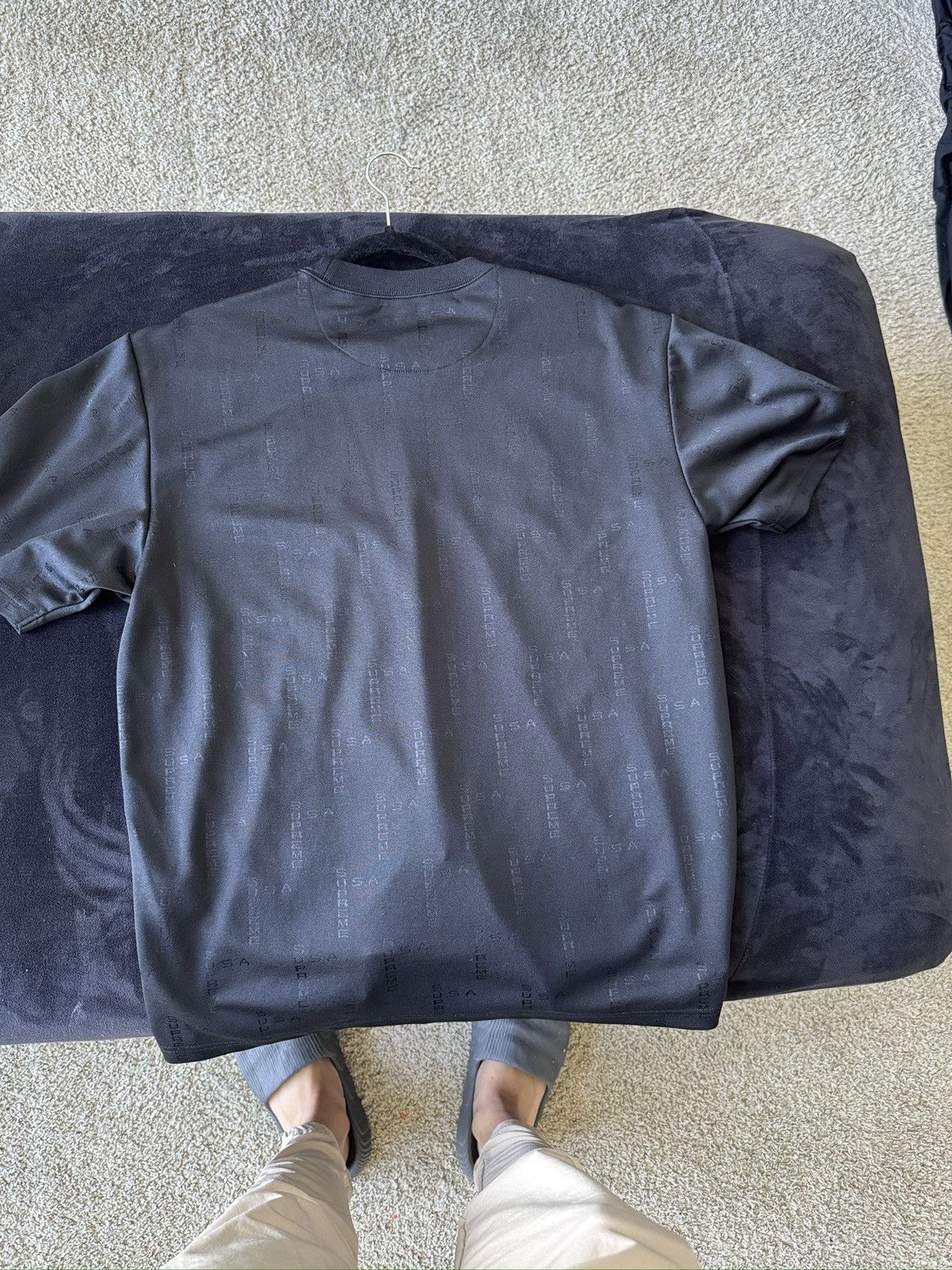 Supreme Supreme Highest standard athletics Size US S / EU 44-46 / 1 - 3 Thumbnail