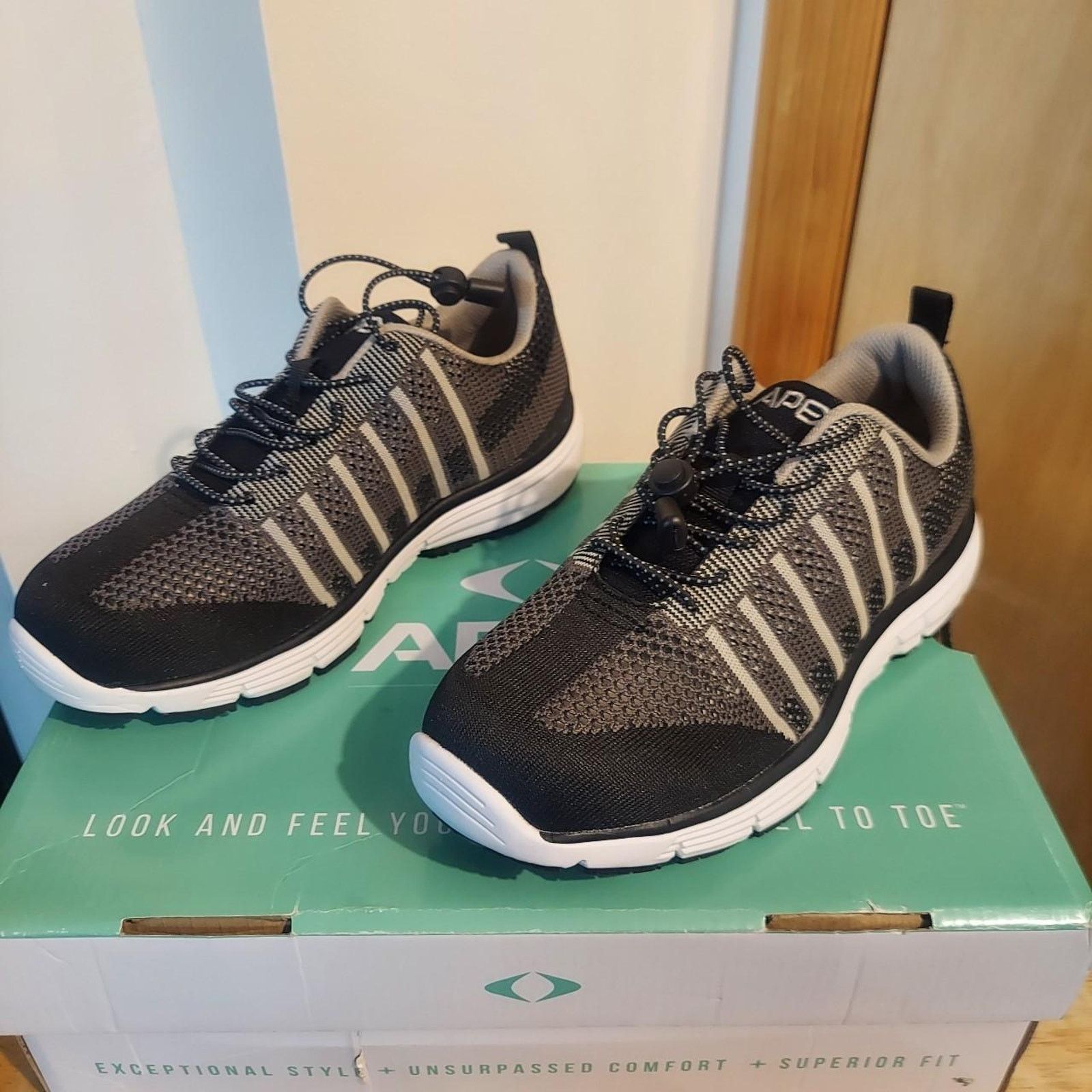 Apex Apex Bolt A7000 Men's US 7 X-Wide Knit Running Sneakers NWOT Size US 7 / EU 40 - 1 Thumbnail