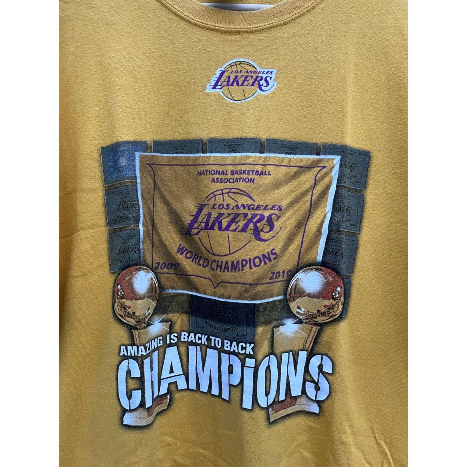 Gildan VINTAGE LA Lakers World Champions 2009 2010 Kobe Bryant Rap Tee Shirt Mens XL Yellow Gildan T-Shirt USA Back To Back 2009 2010 Mens XL Size US XL / EU 56 / 4 - 3 Thumbnail