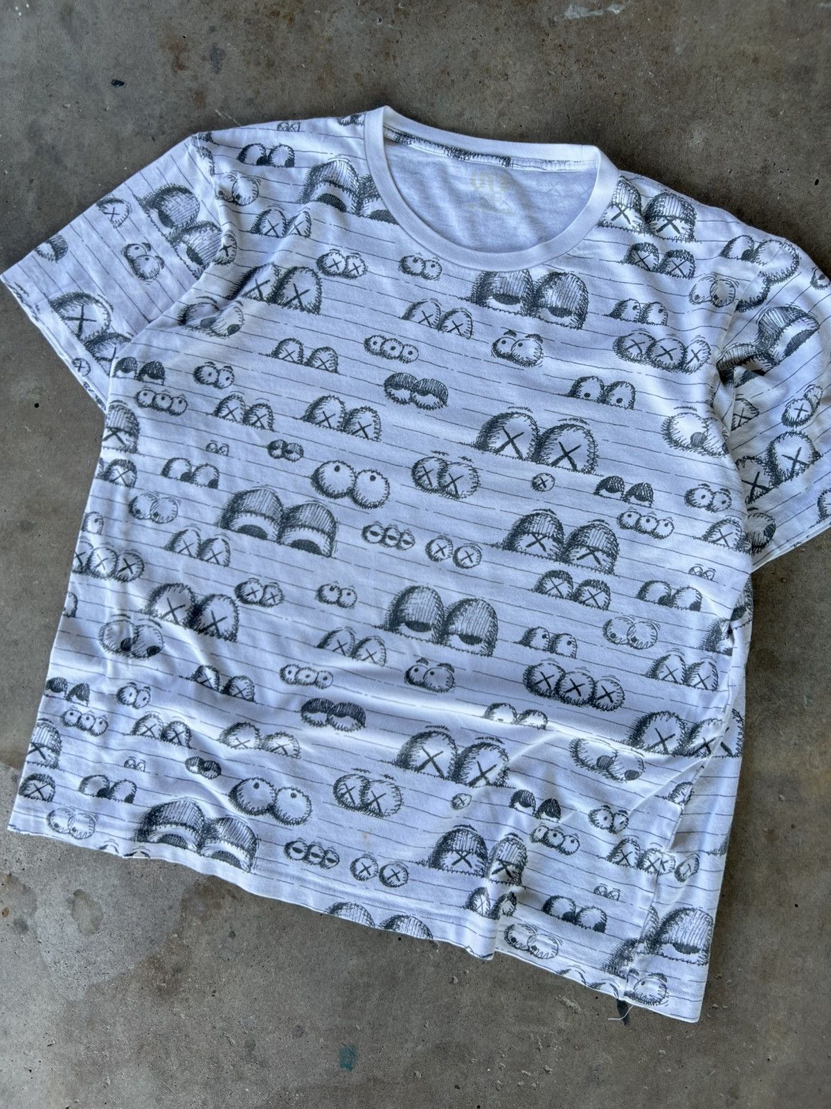 Kaws Kaws Uniqlo Art Style Promo T Shirt Size US M / EU 48-50 / 2 - 2 Thumbnail