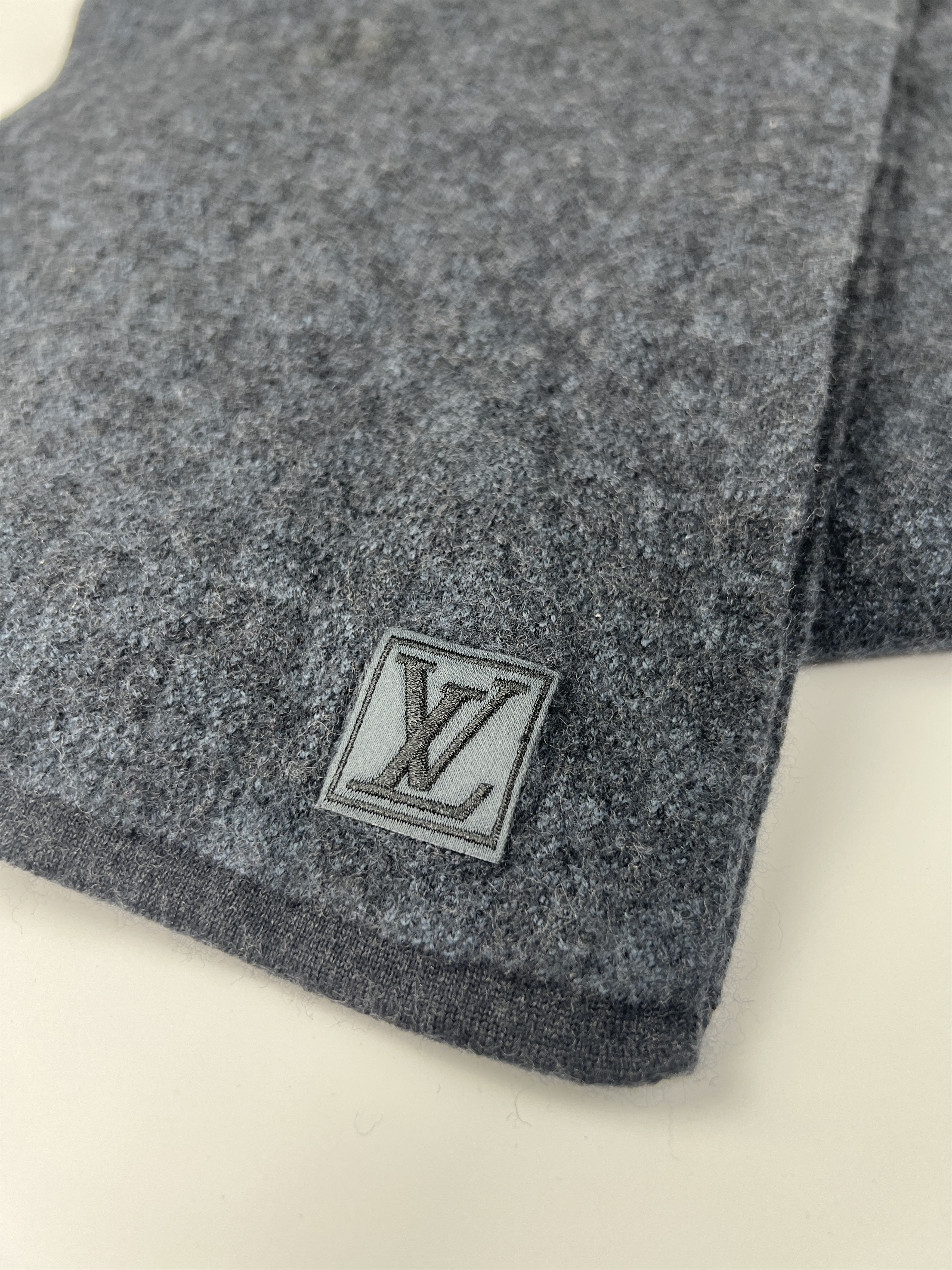 Louis Vuitton Louis Vuitton M70030 Damier Cobalt LV Logo Wool Scarf Size ONE SIZE - 6 Thumbnail