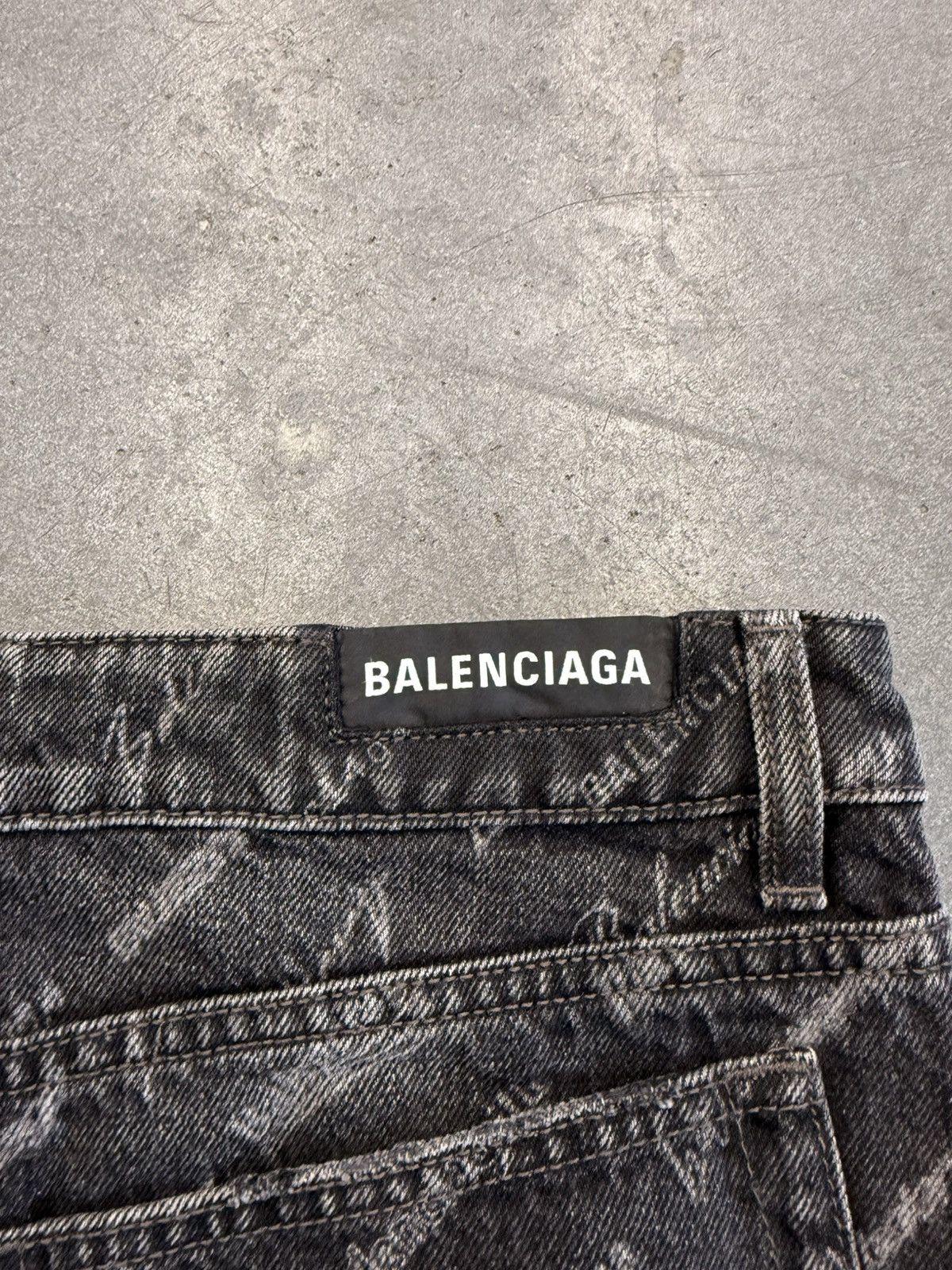 Balenciaga Balenciaga Monogram All Over Print Denim Skirt Size 34" / US 12 / IT 48 - 9 Thumbnail