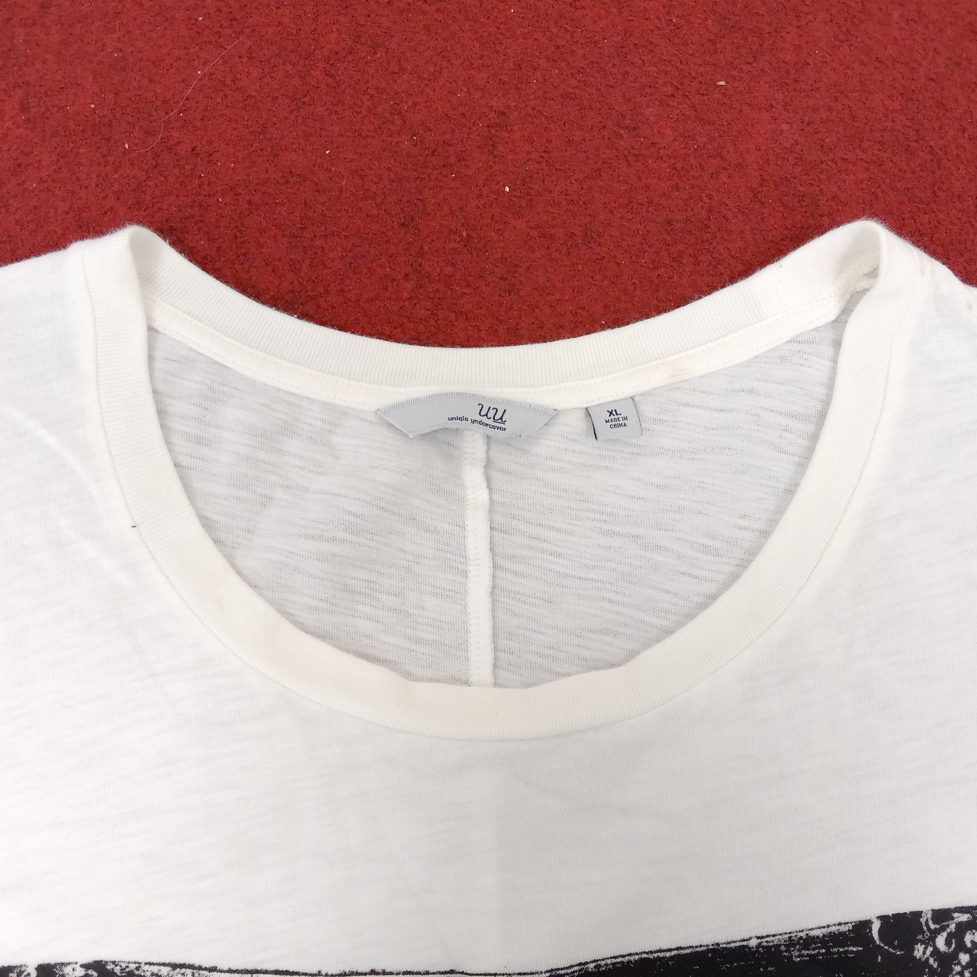 Japanese Brand Uniqlo Undercover Japanese Brand Center Design Tshirt Size US L / EU 52-54 / 3 - 4 Thumbnail