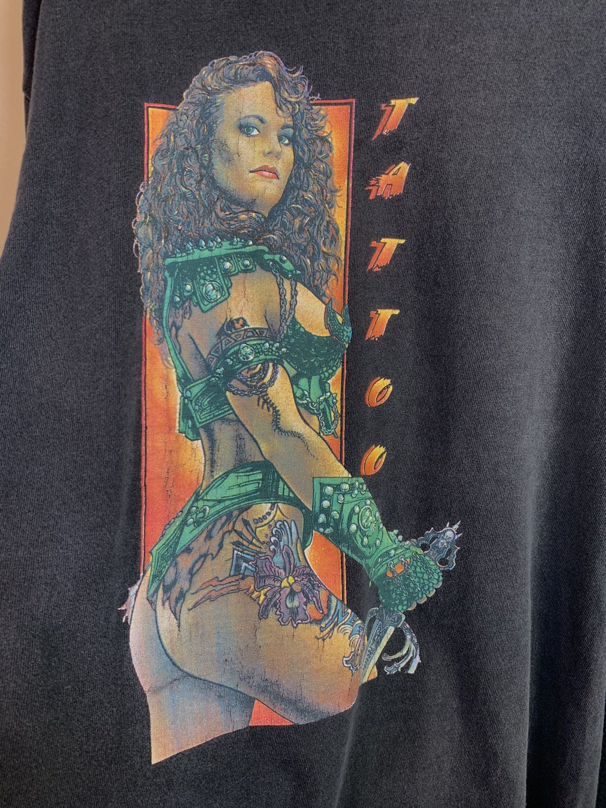 Vintage *RARE* Vintage 90s Tattoo Pinup Single Stitch USA-Made Shirt Size US XL / EU 56 / 4 - 2 Thumbnail